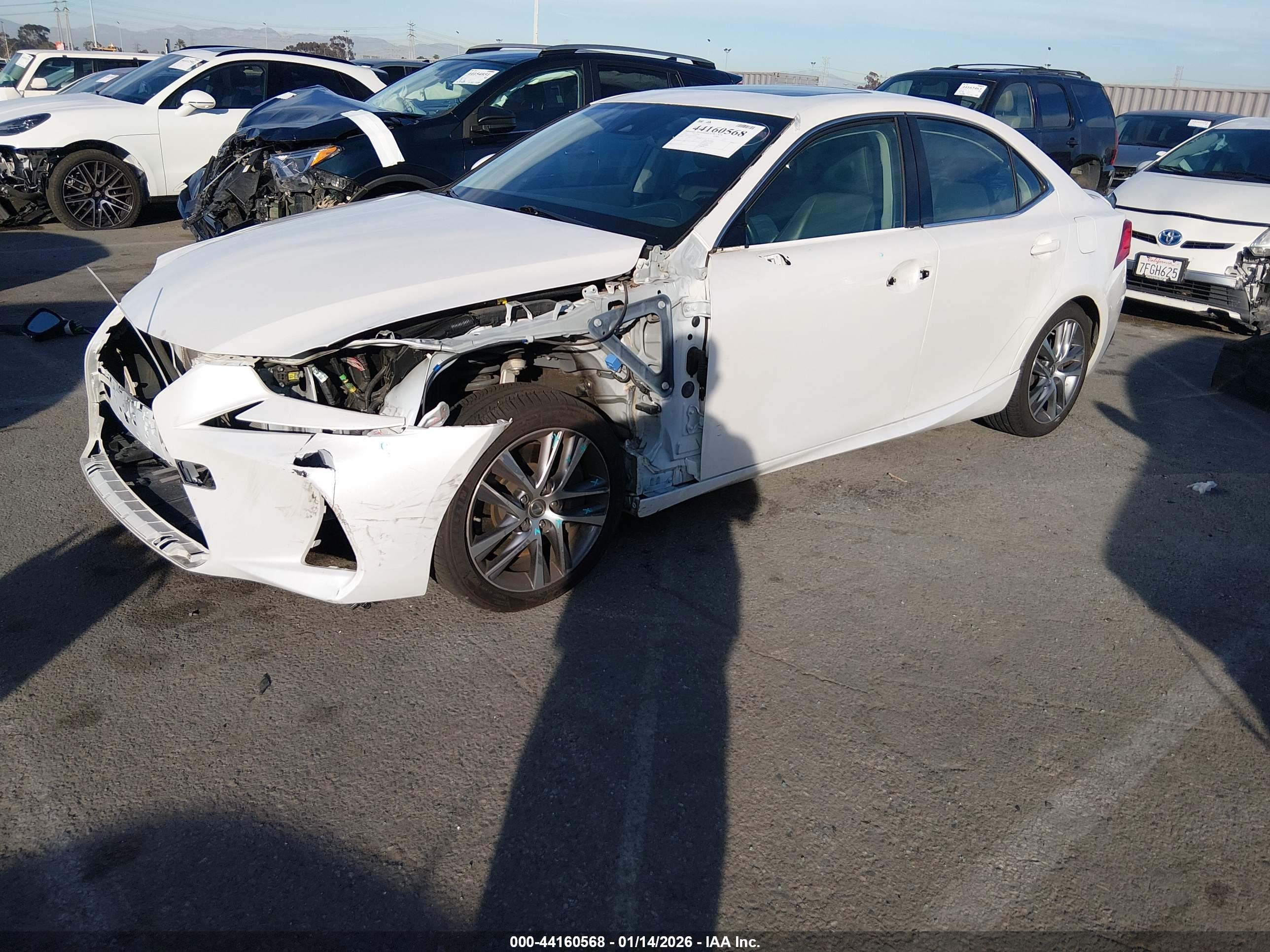 LEXUS IS image 2