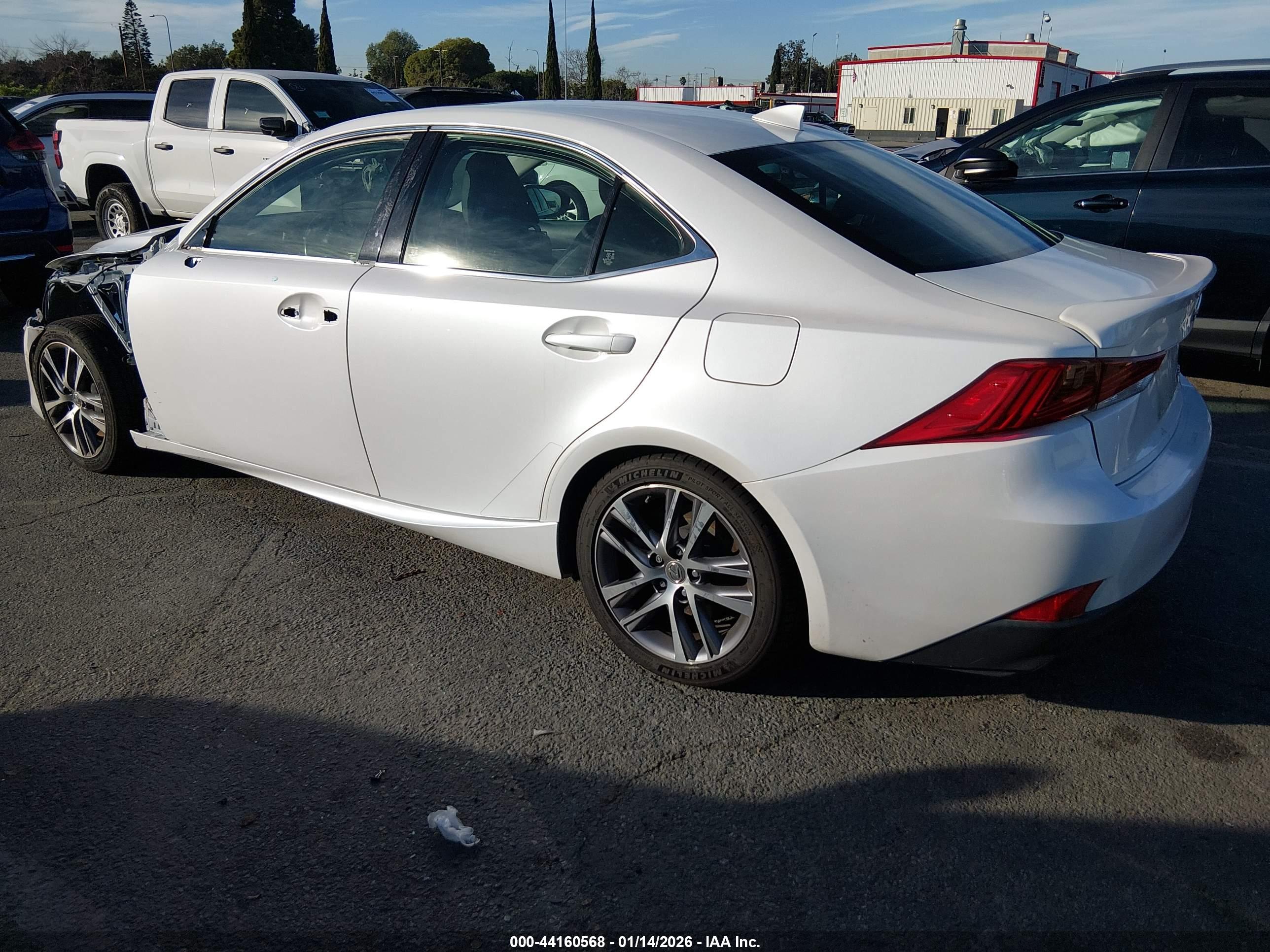 LEXUS IS image 3