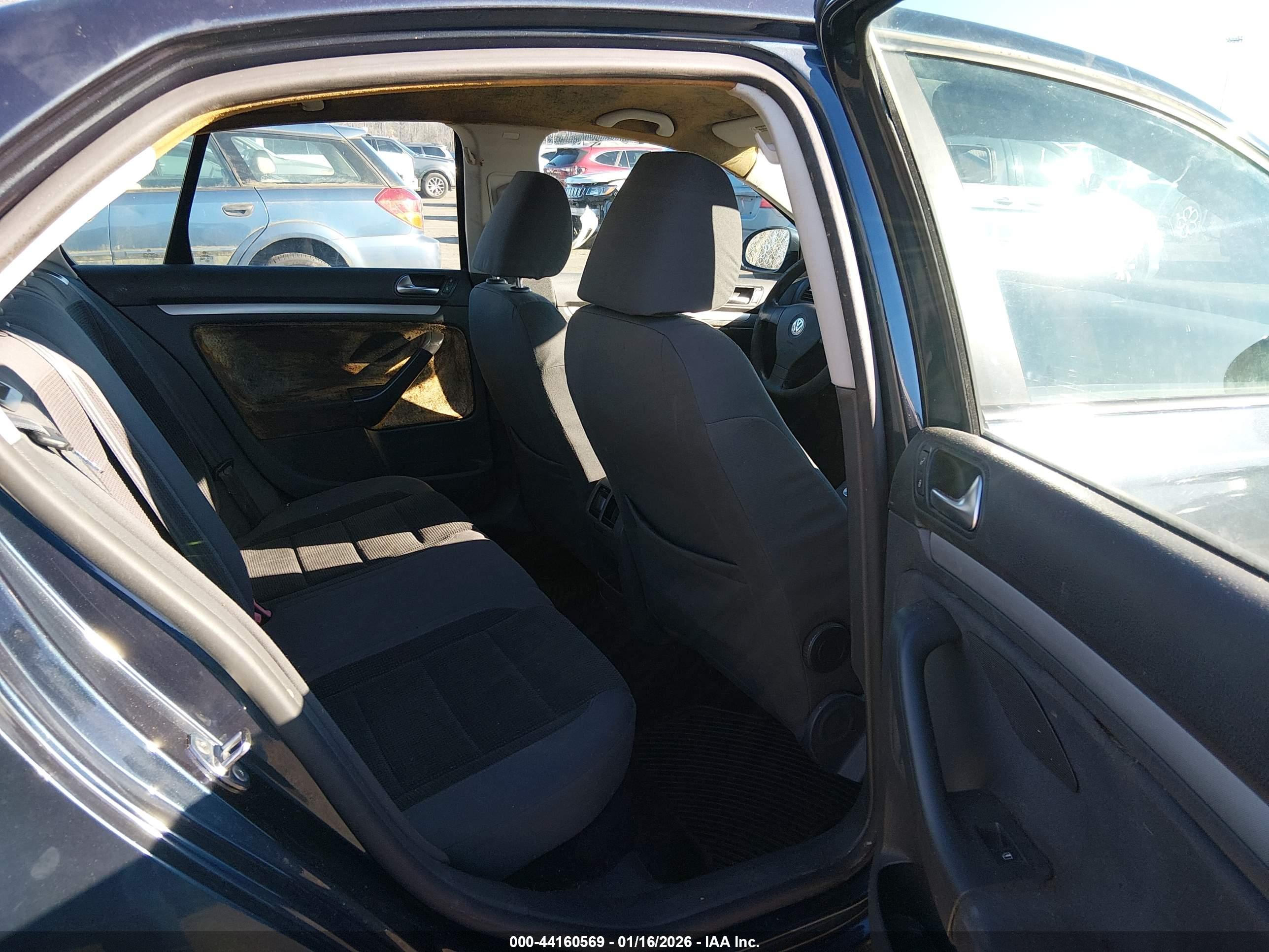 VOLKSWAGEN JETTA image 8