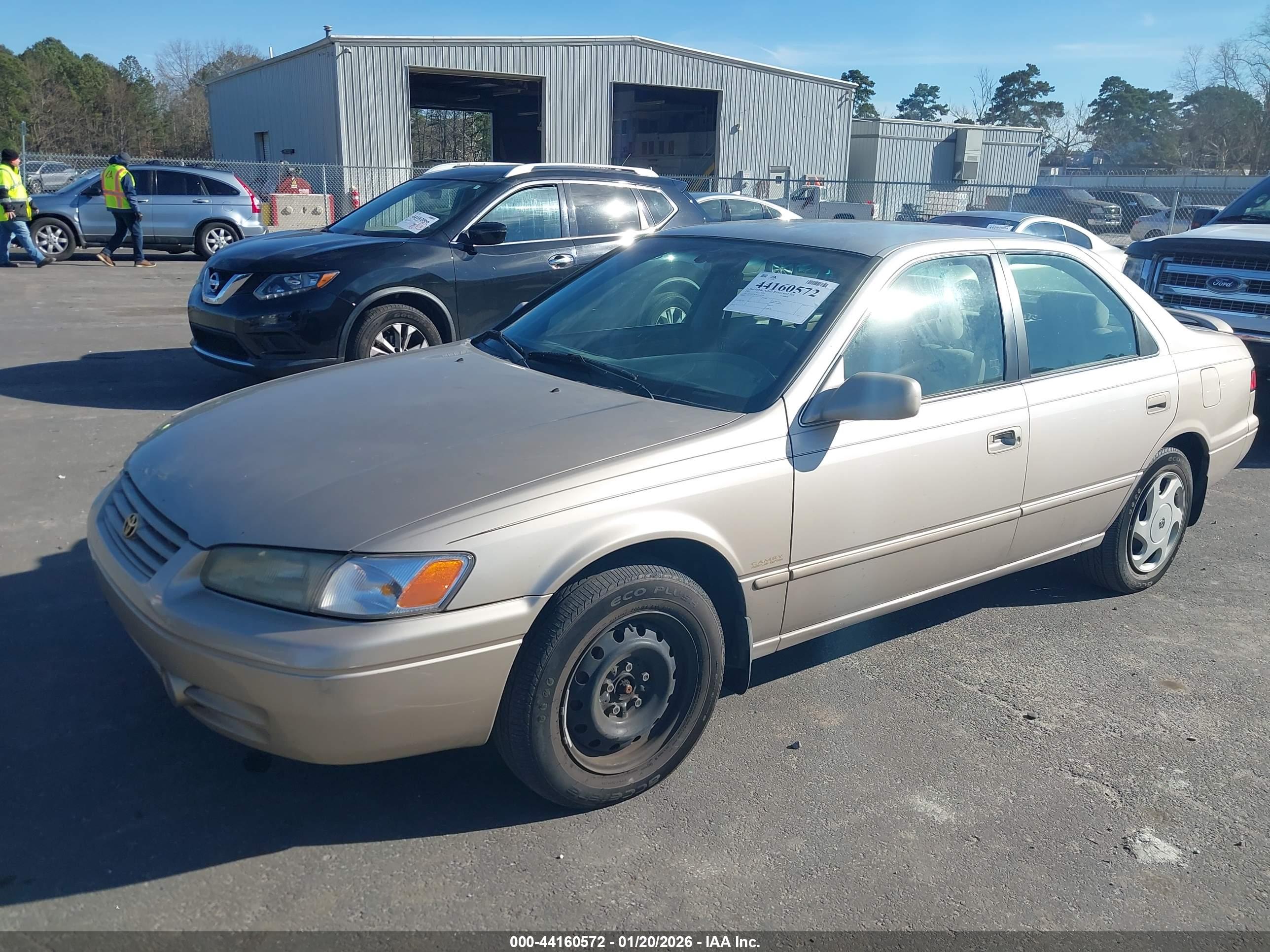 TOYOTA CAMRY image 2
