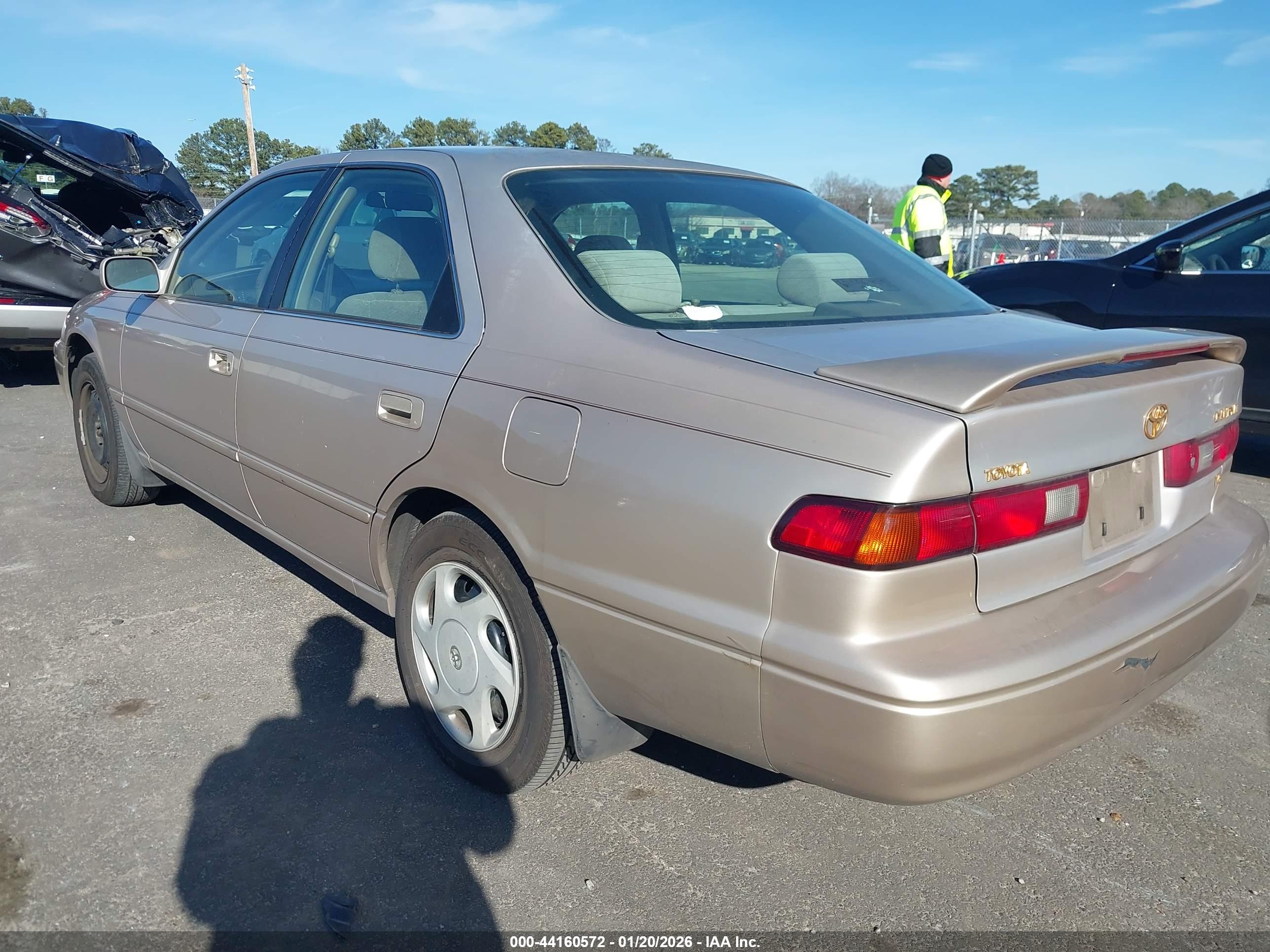 TOYOTA CAMRY image 3