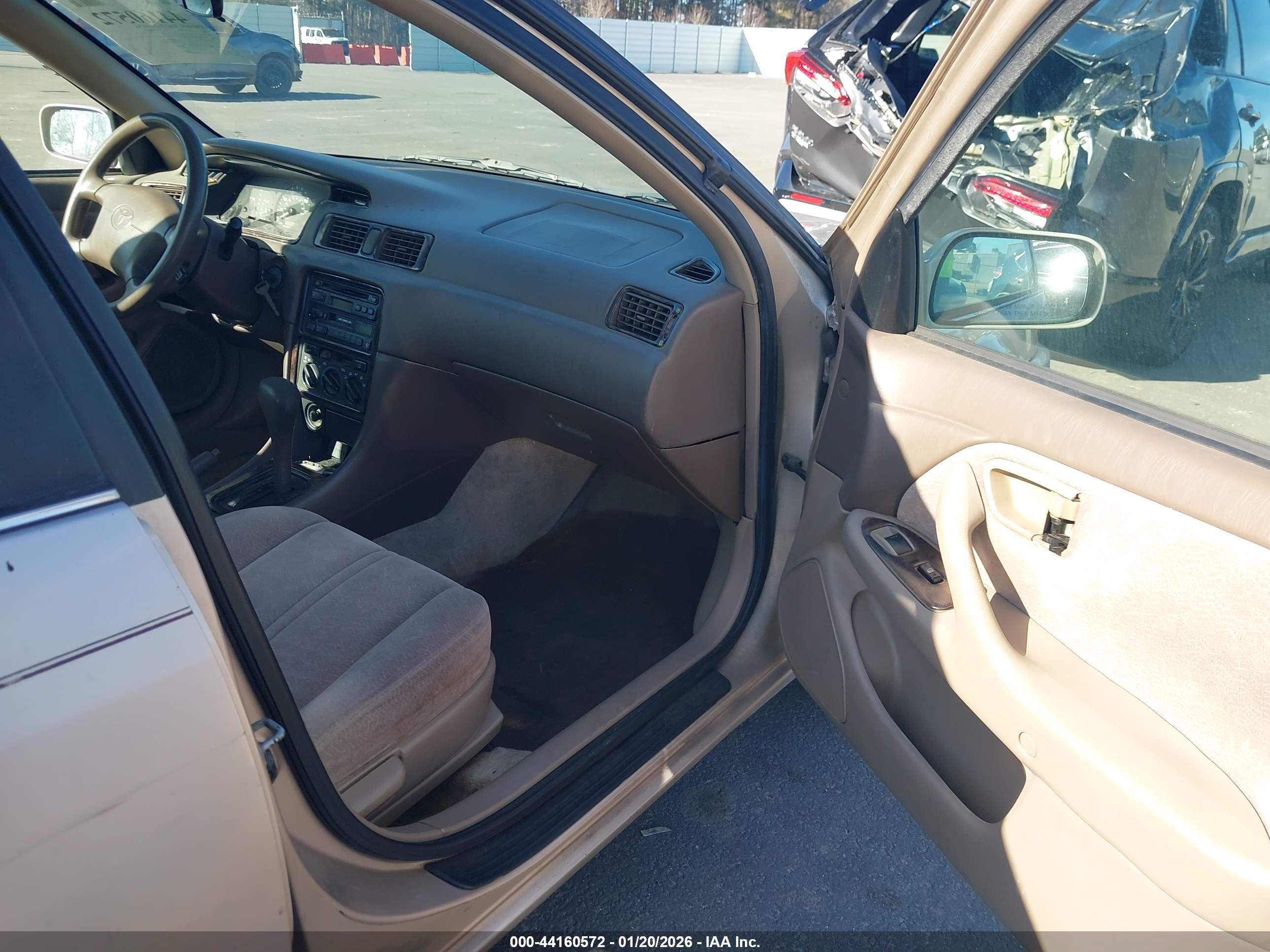 TOYOTA CAMRY image 5