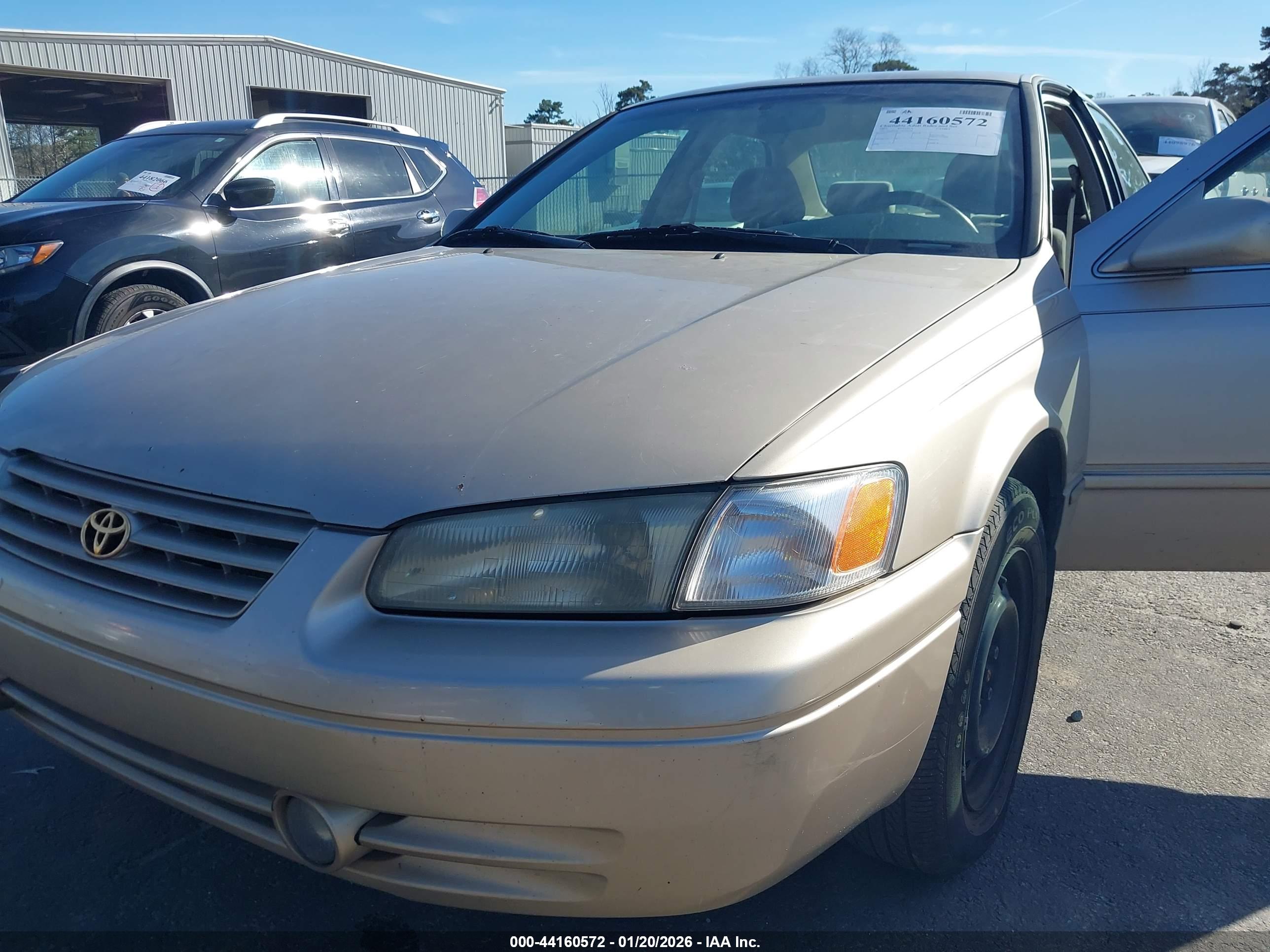 TOYOTA CAMRY image 6