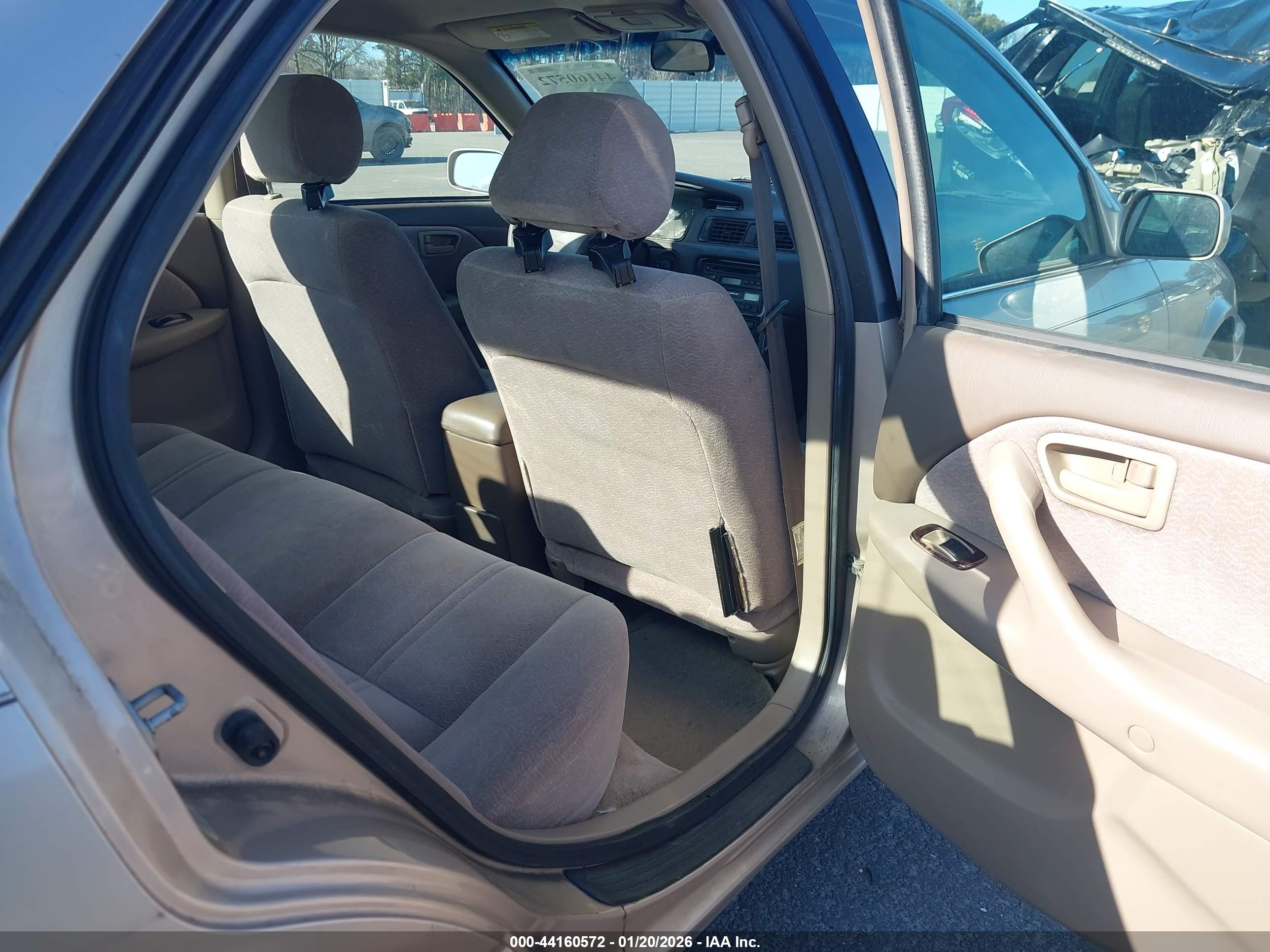 TOYOTA CAMRY image 8