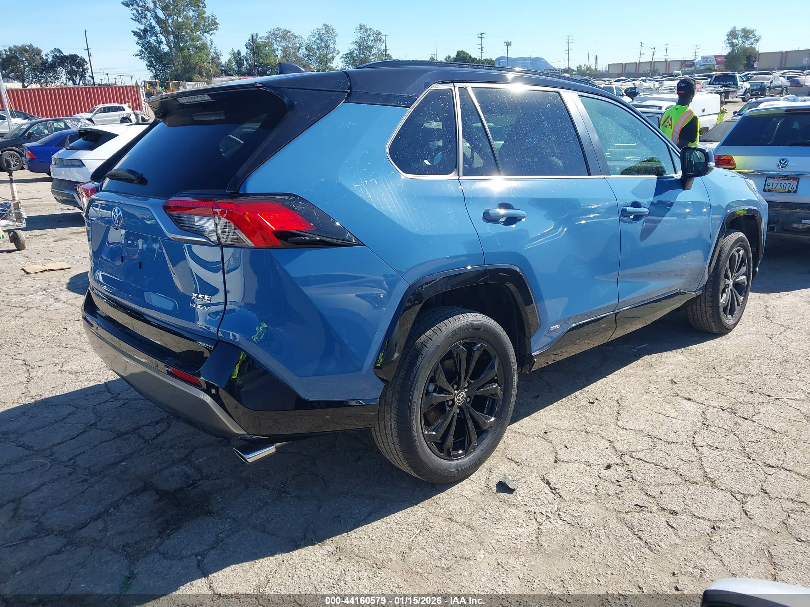 TOYOTA RAV4 image 4