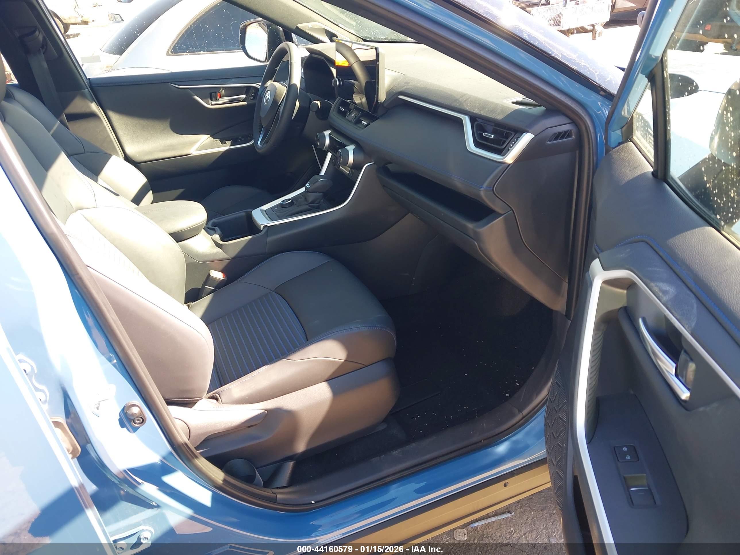 TOYOTA RAV4 image 5