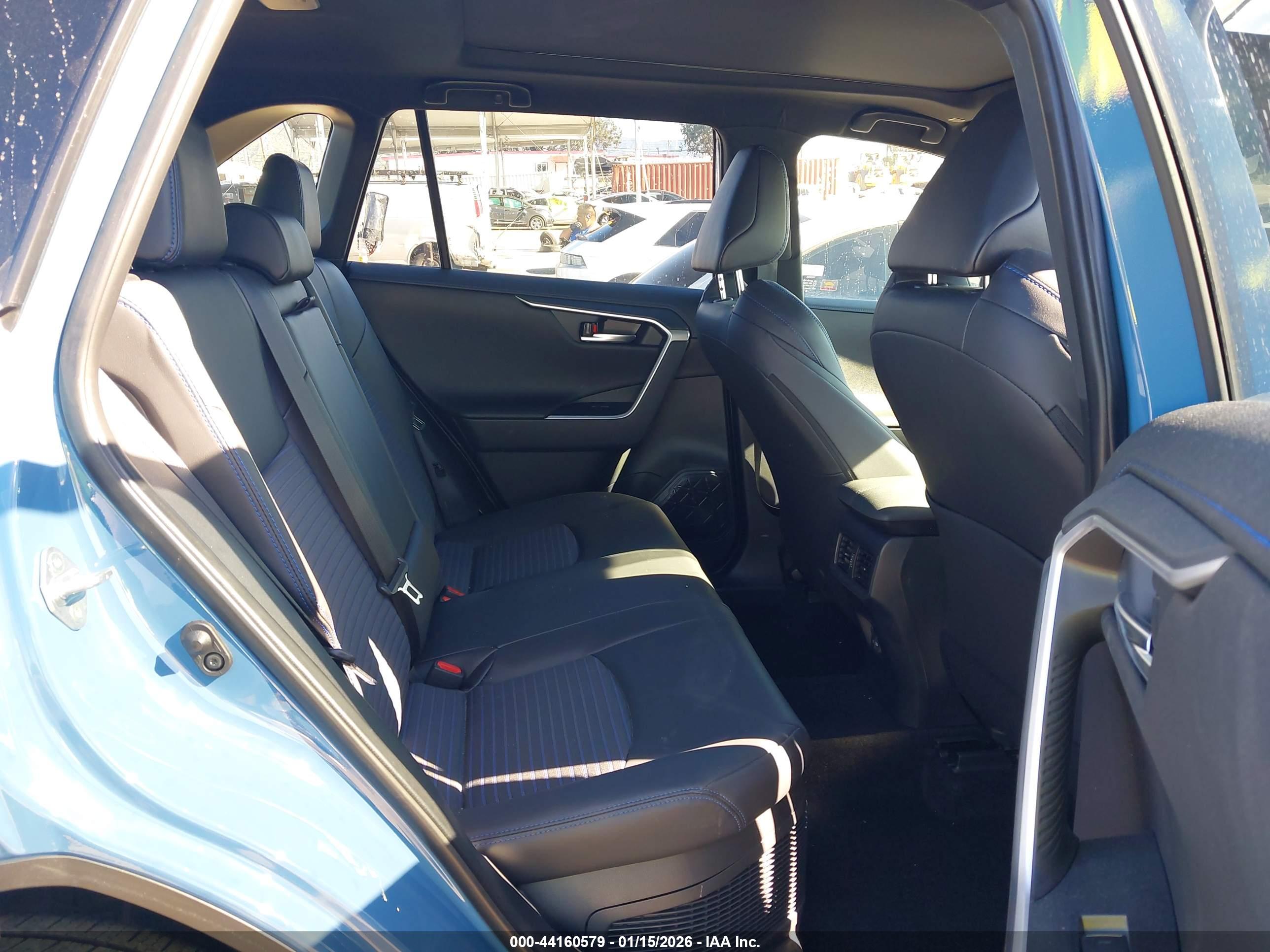 TOYOTA RAV4 image 8