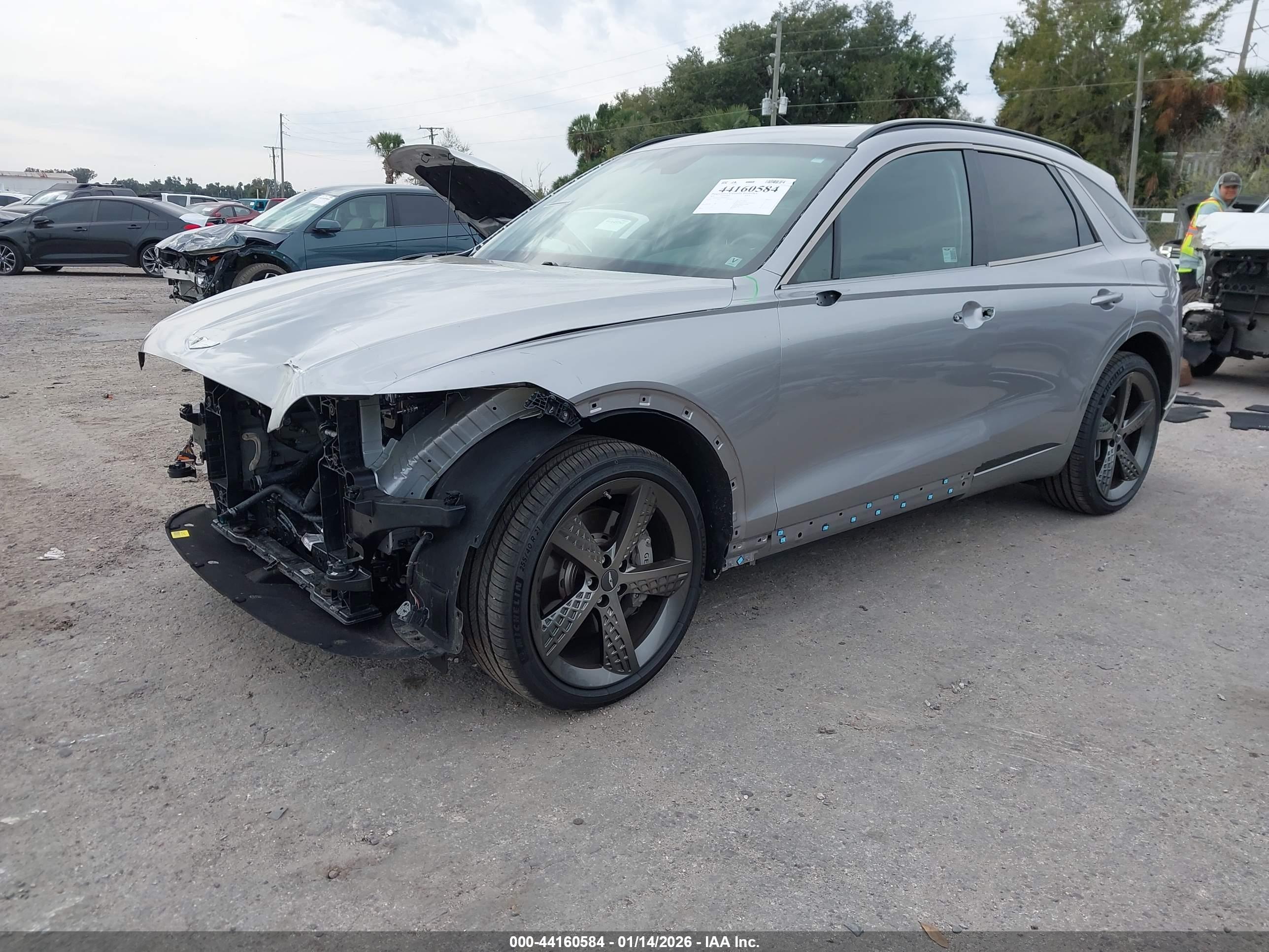 GENESIS GV70 image 2