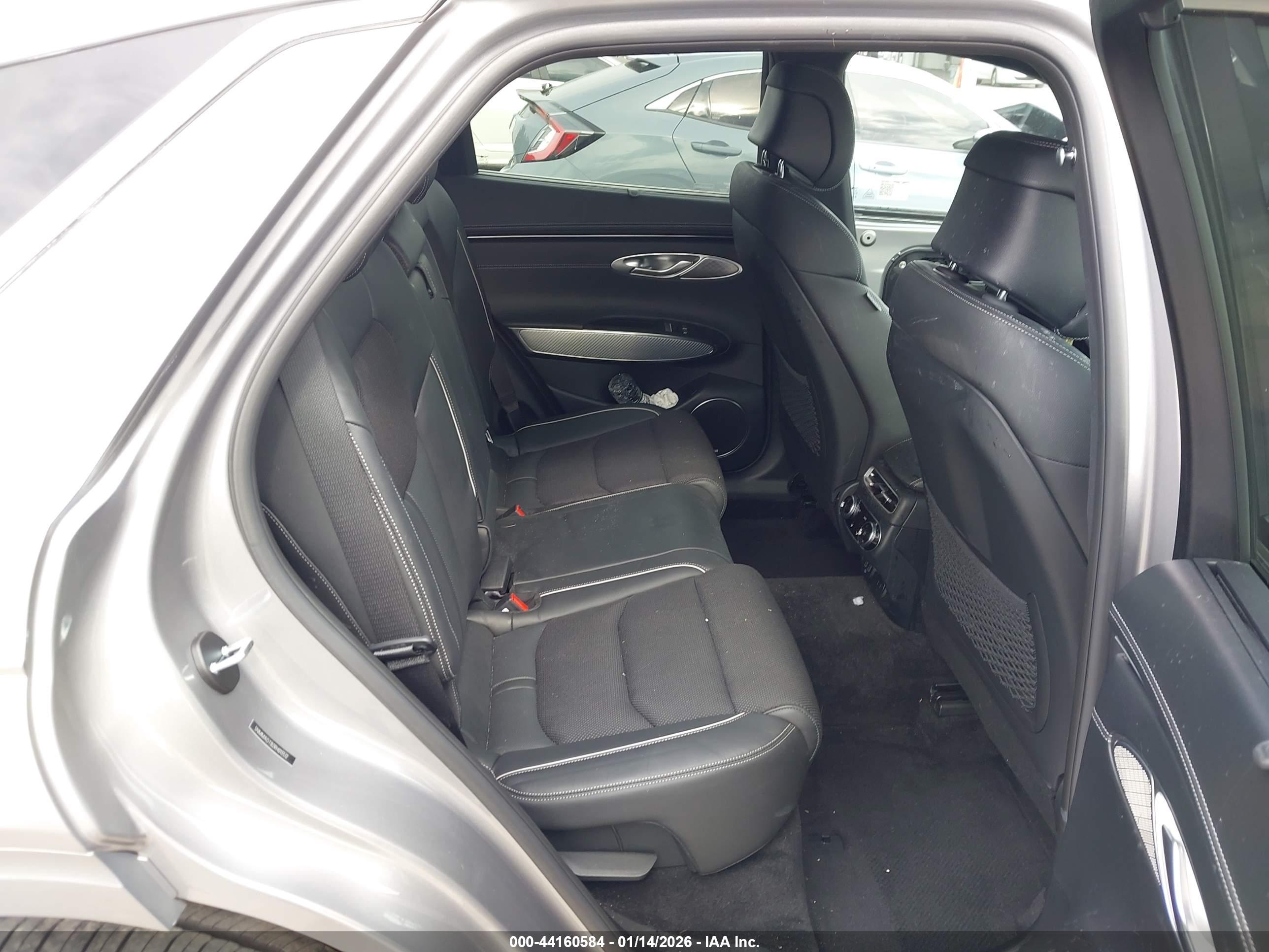 GENESIS GV70 image 8