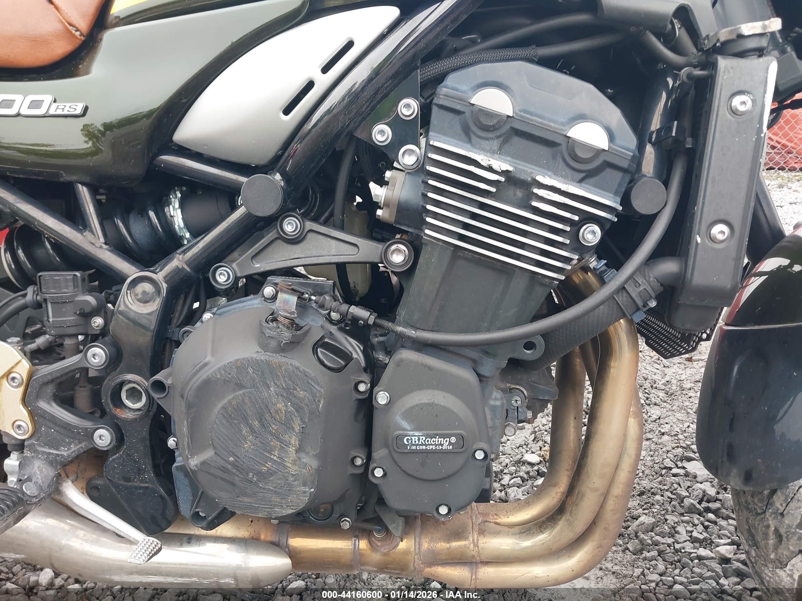 KAWASAKI ZR900 image 8