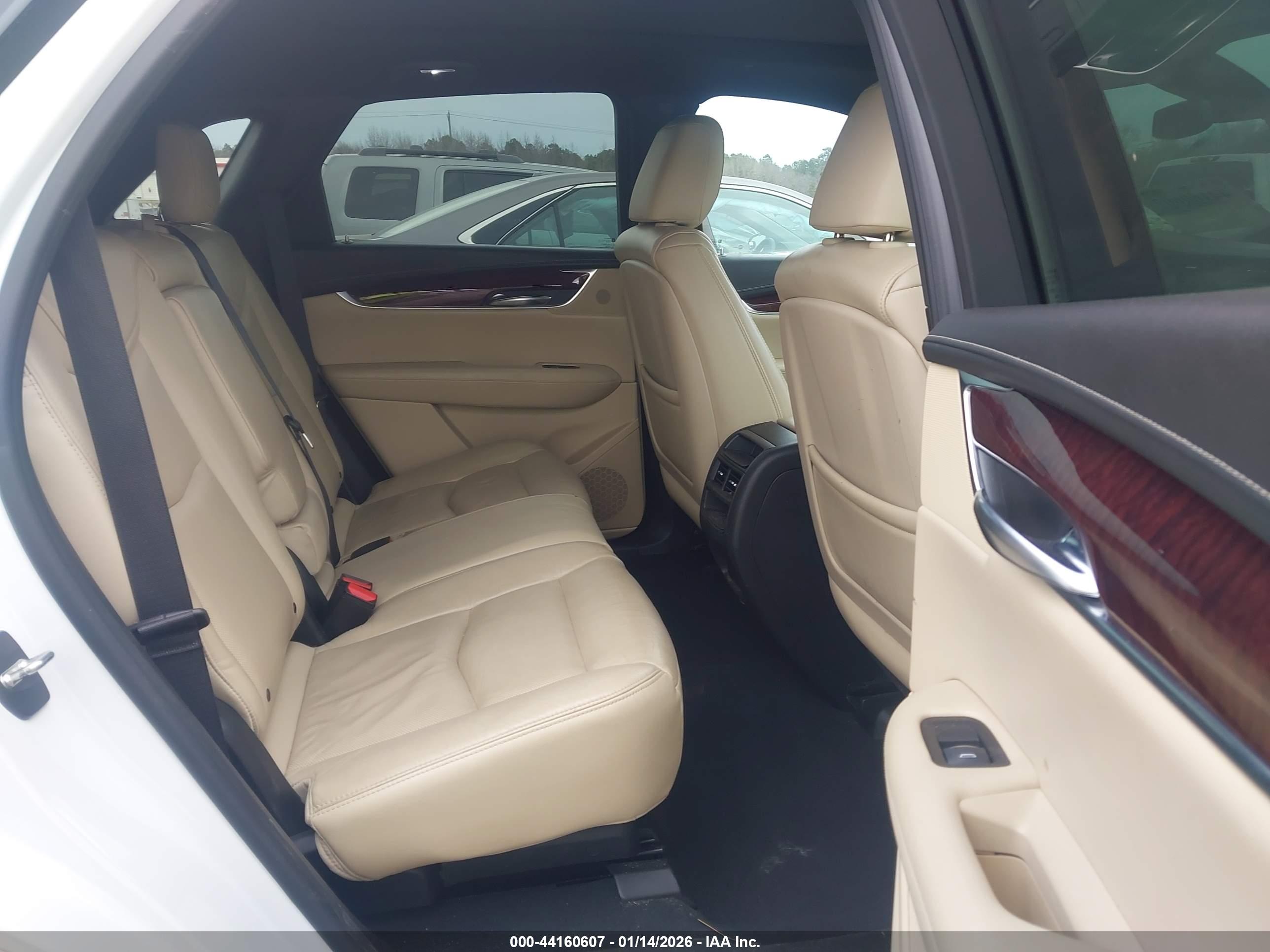 CADILLAC XT5 image 8