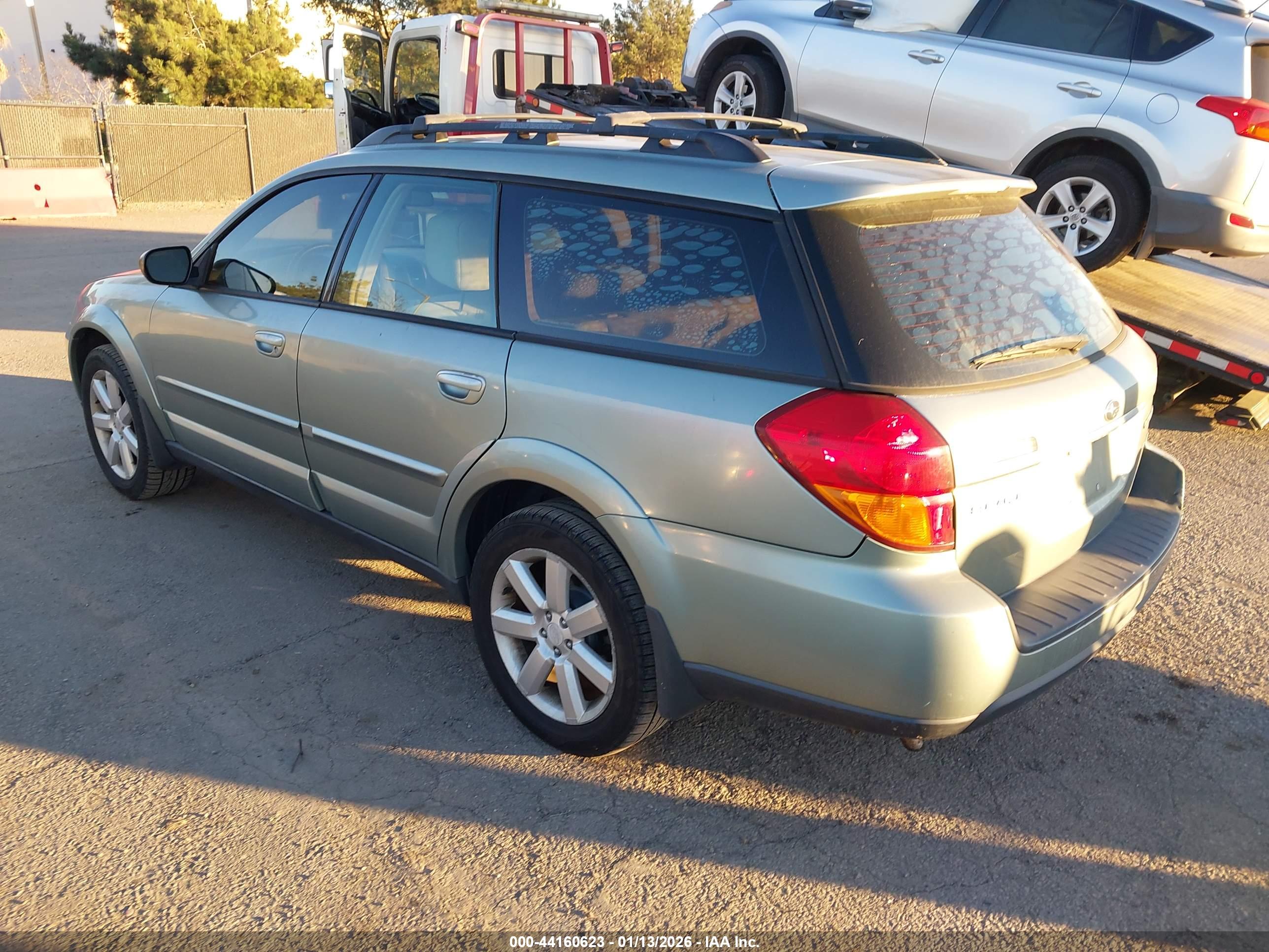 SUBARU OUTBACK image 3