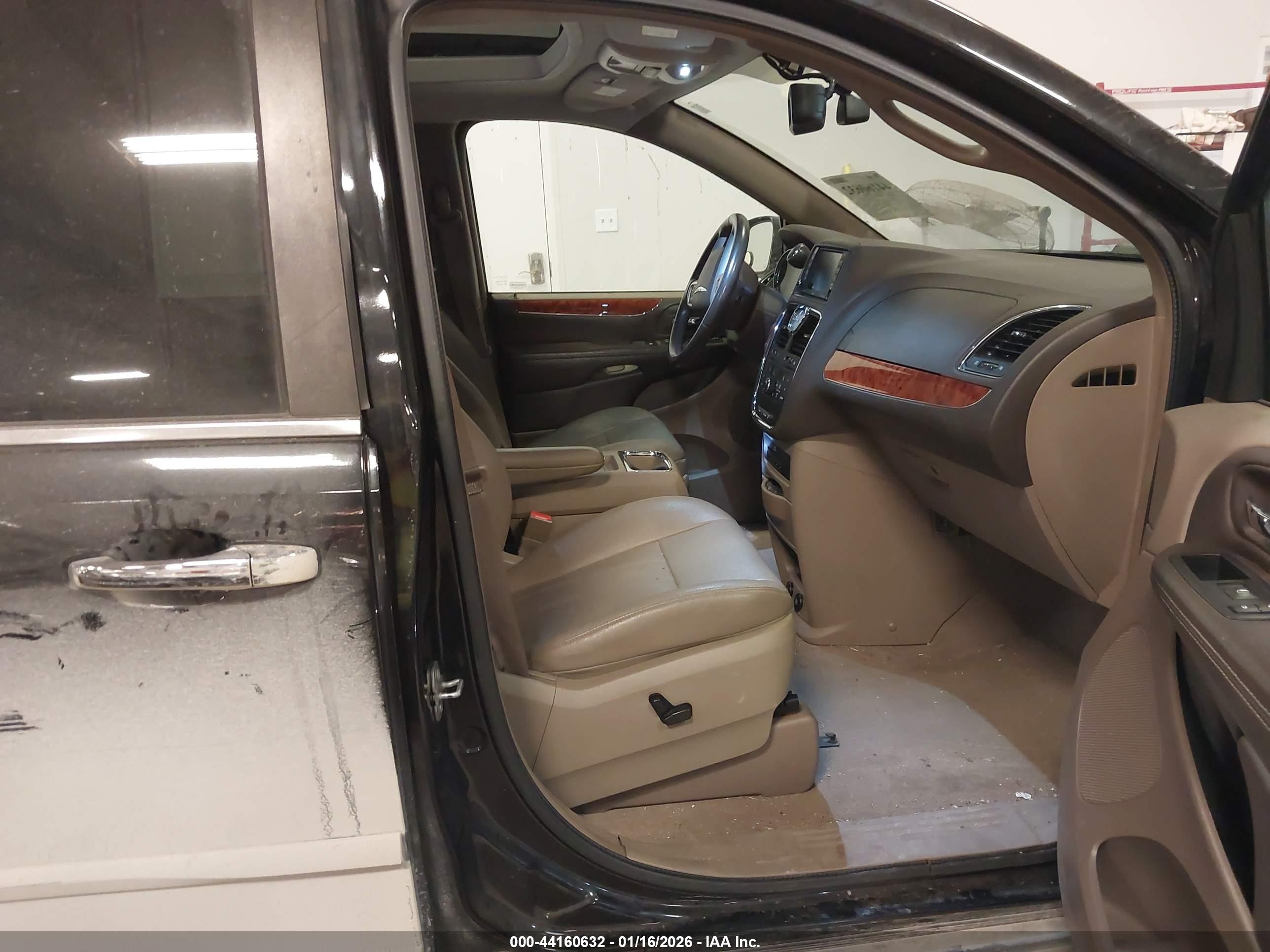 CHRYSLER TOWN image 5