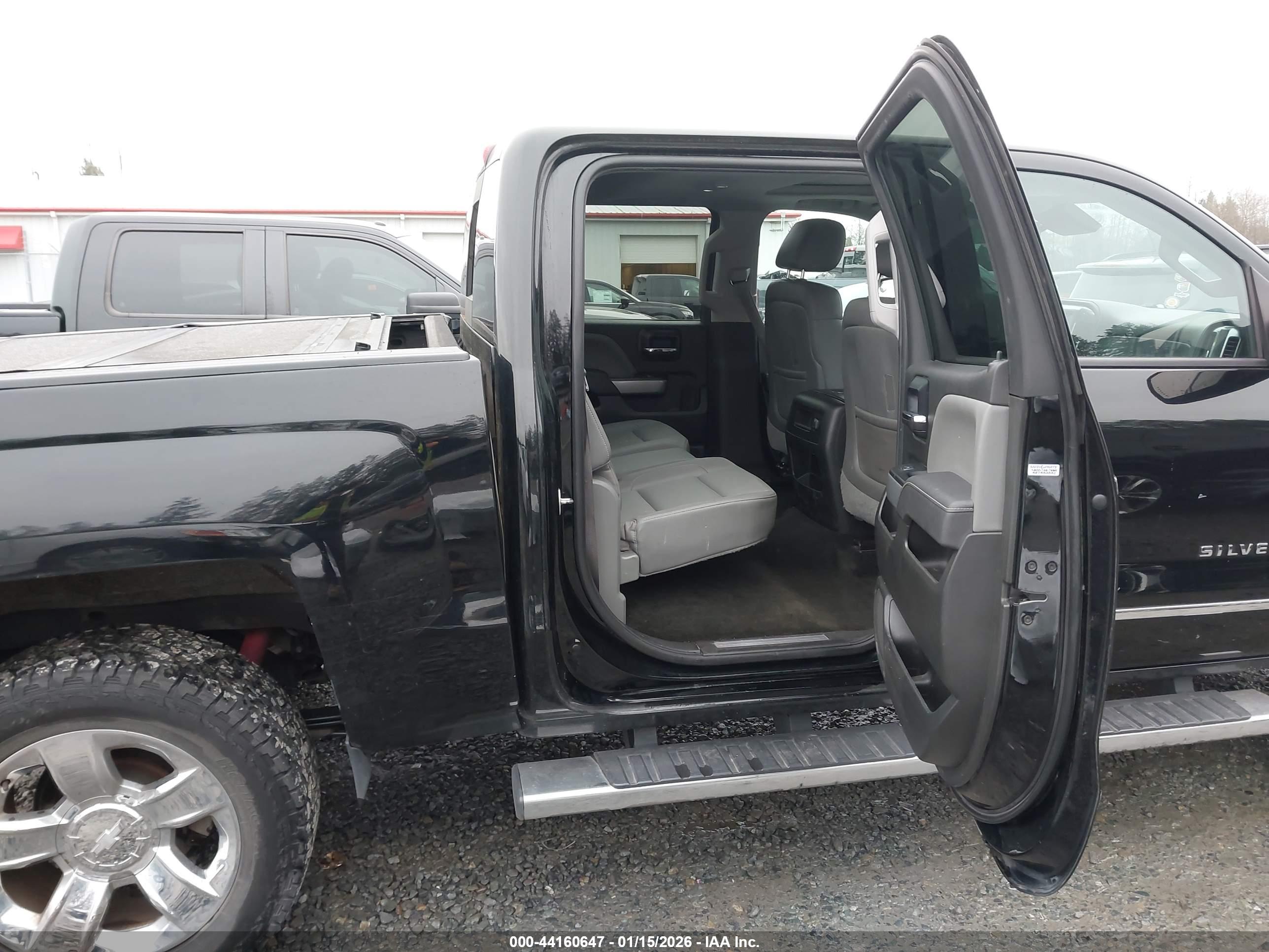 CHEVROLET SILVERADO image 8