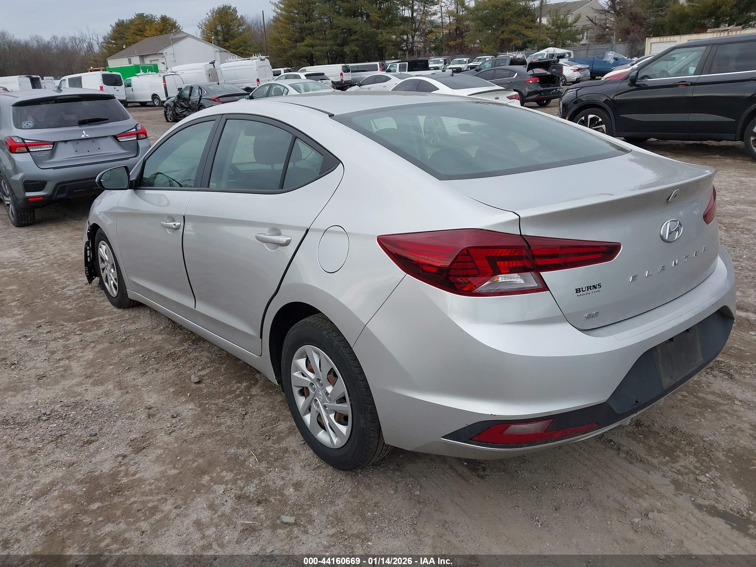 HYUNDAI ELANTRA image 3