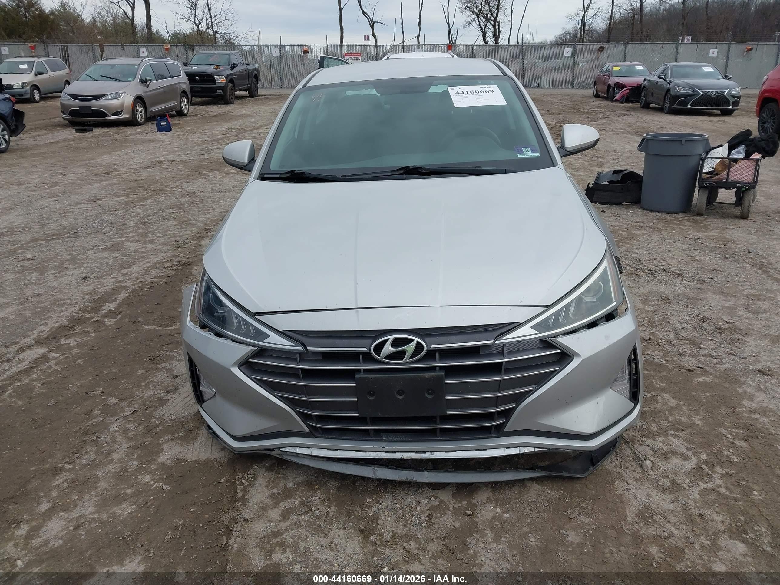 HYUNDAI ELANTRA image 6