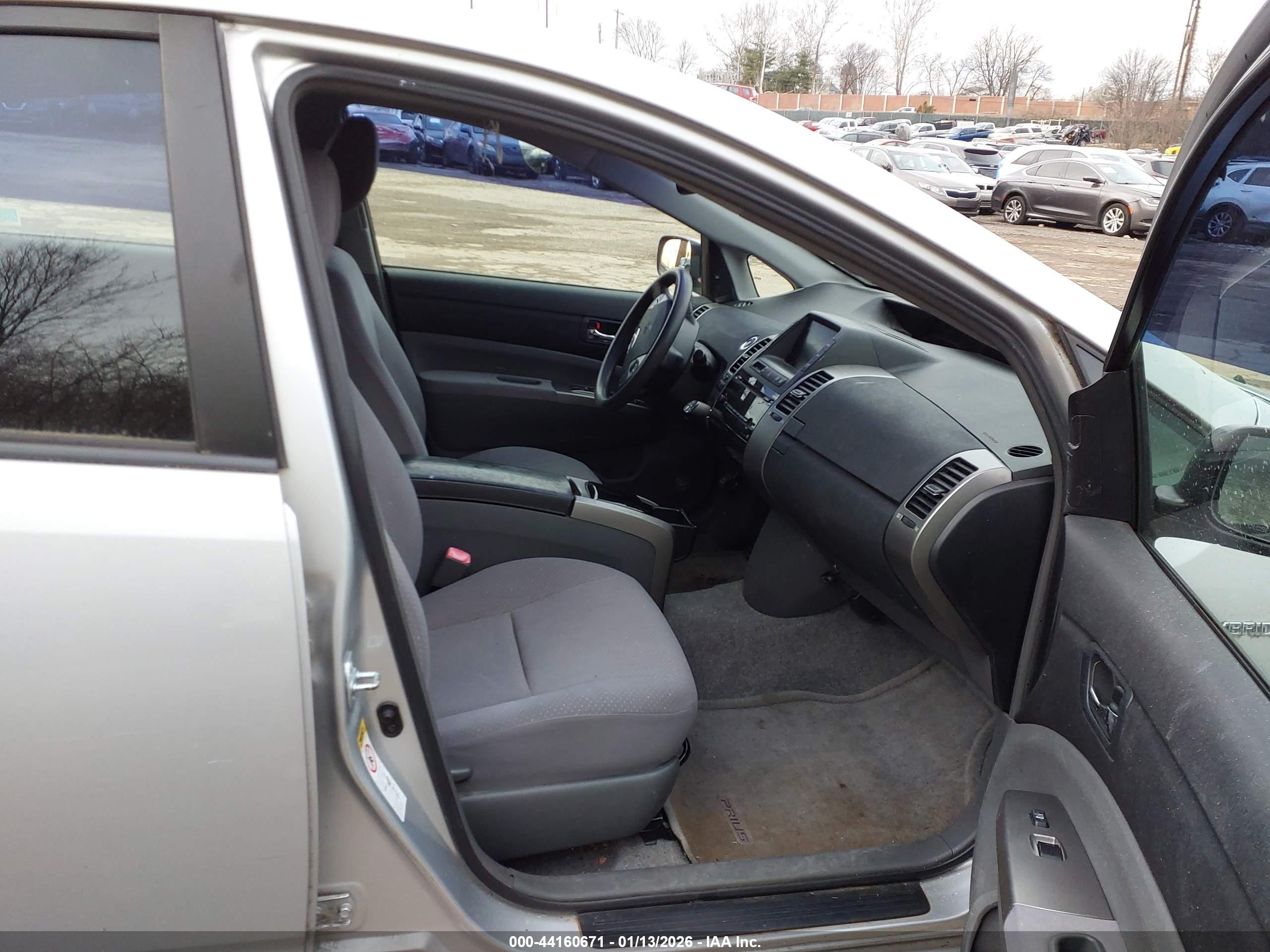 TOYOTA PRIUS image 5