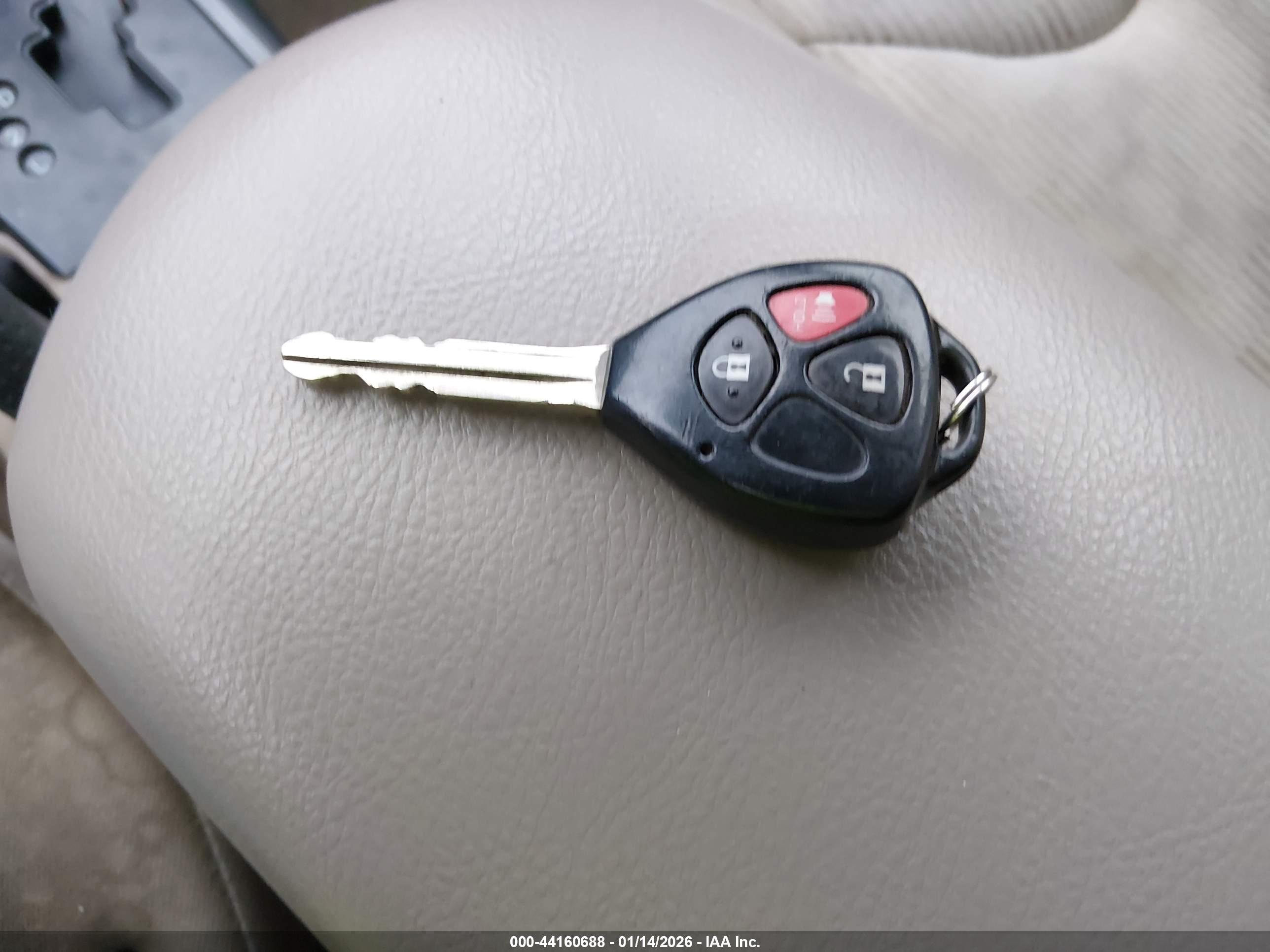 TOYOTA RAV4 image 11