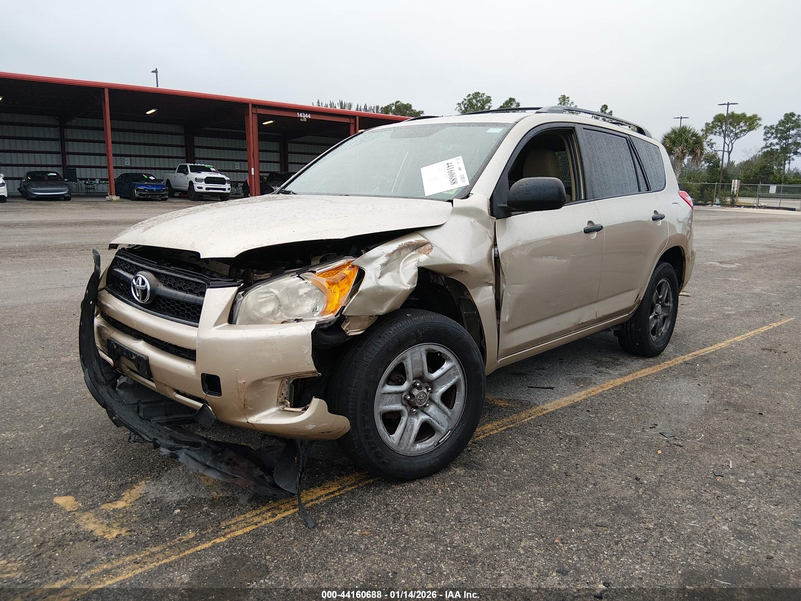 TOYOTA RAV4 image 2