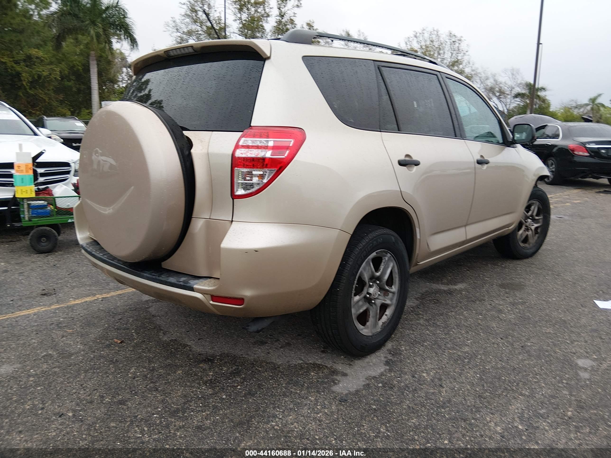 TOYOTA RAV4 image 4