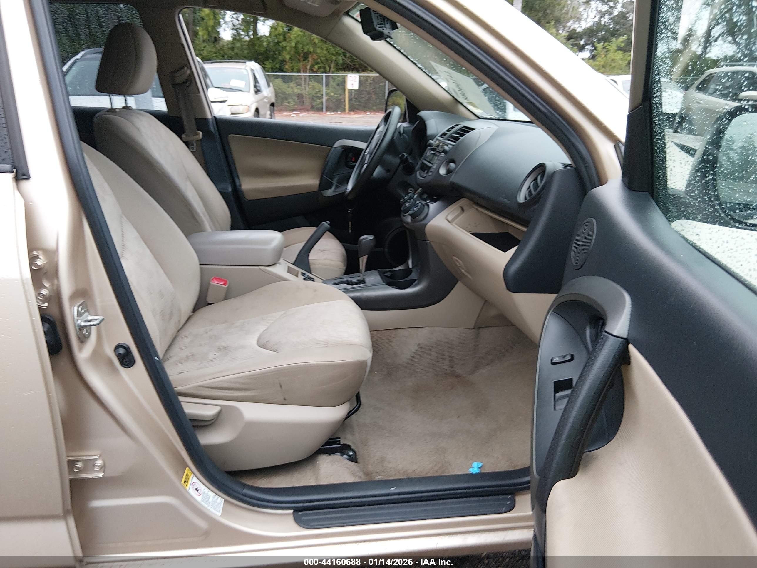 TOYOTA RAV4 image 5