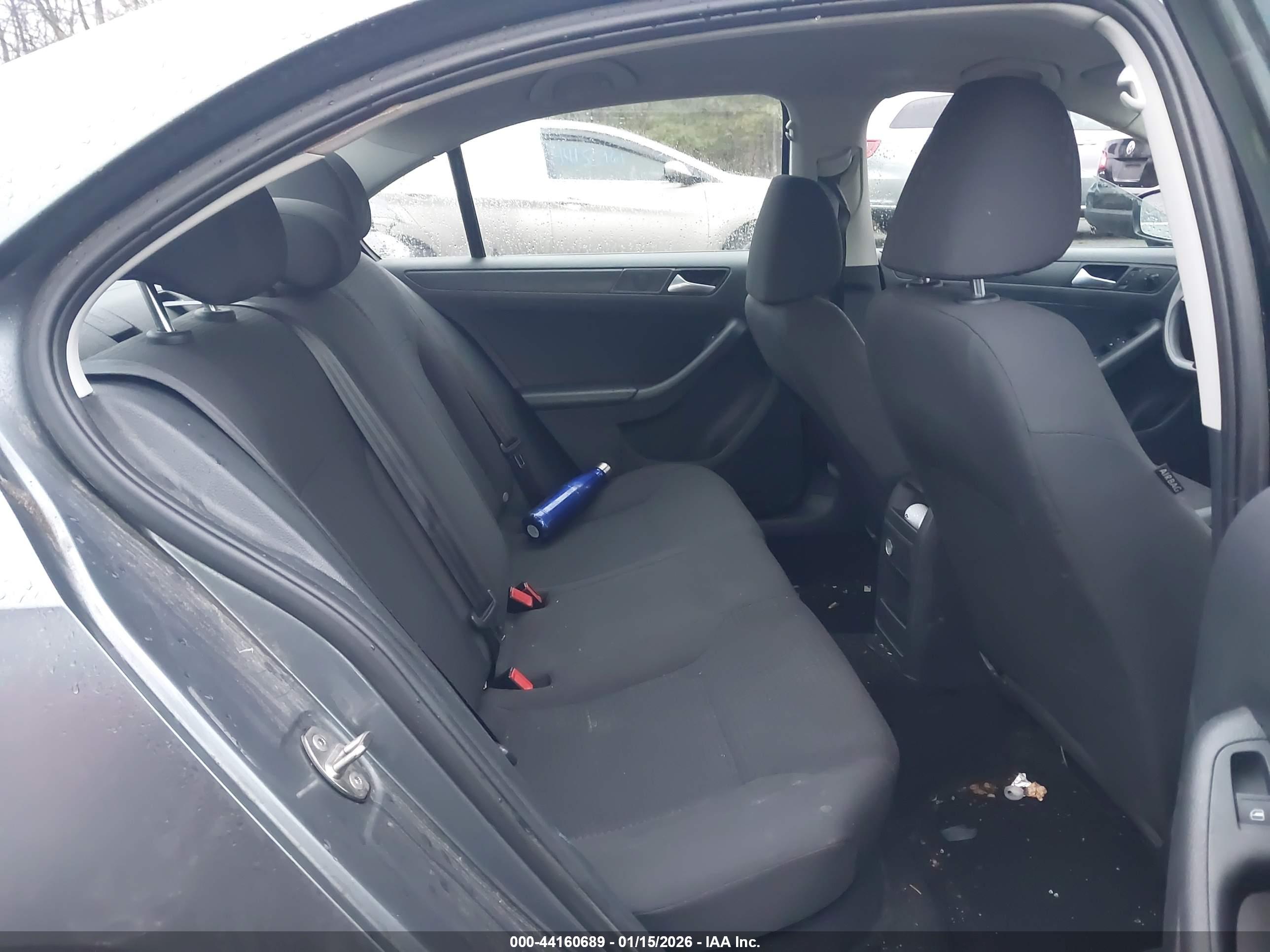 VOLKSWAGEN JETTA image 8
