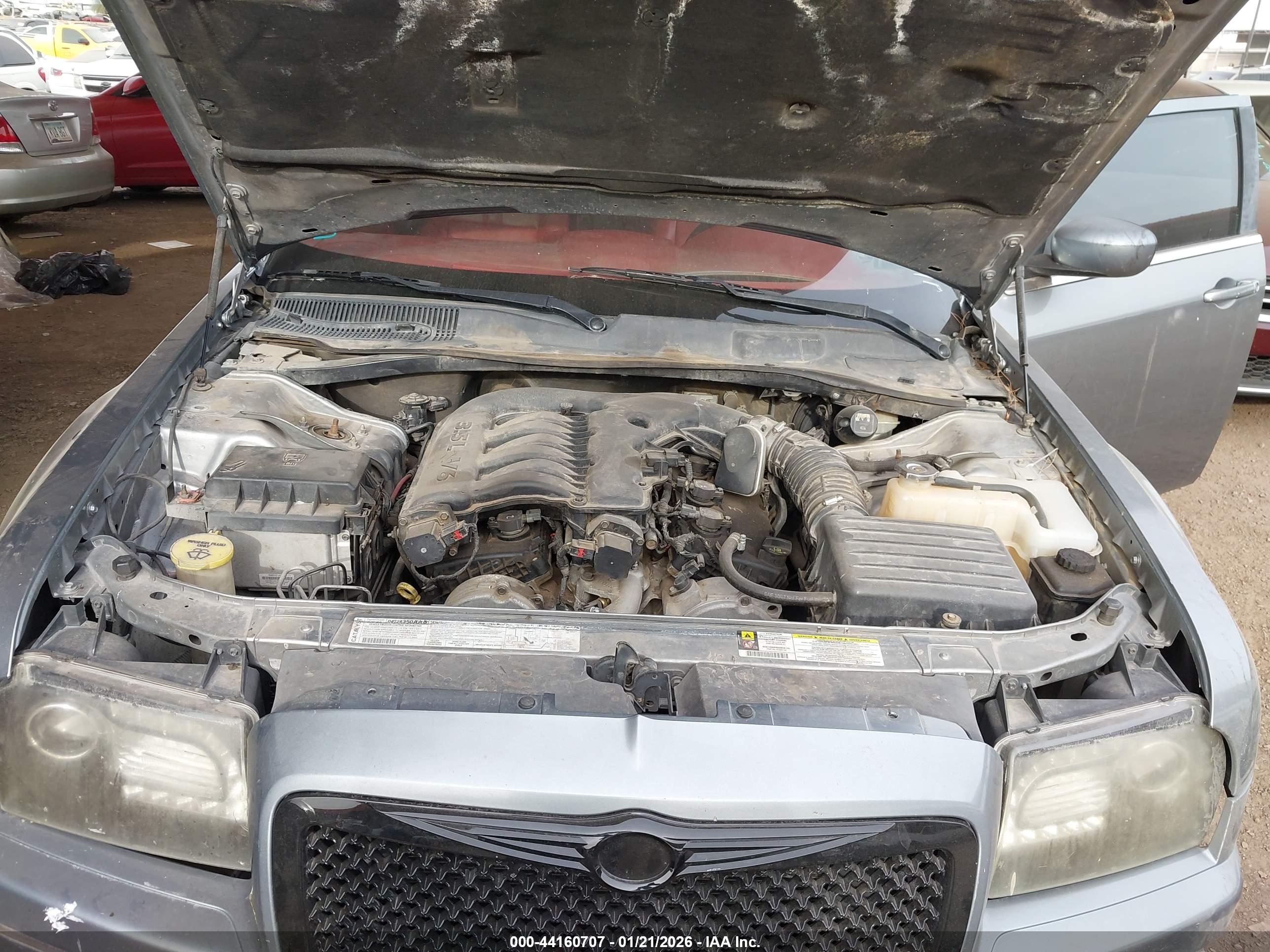 CHRYSLER 300 image 10