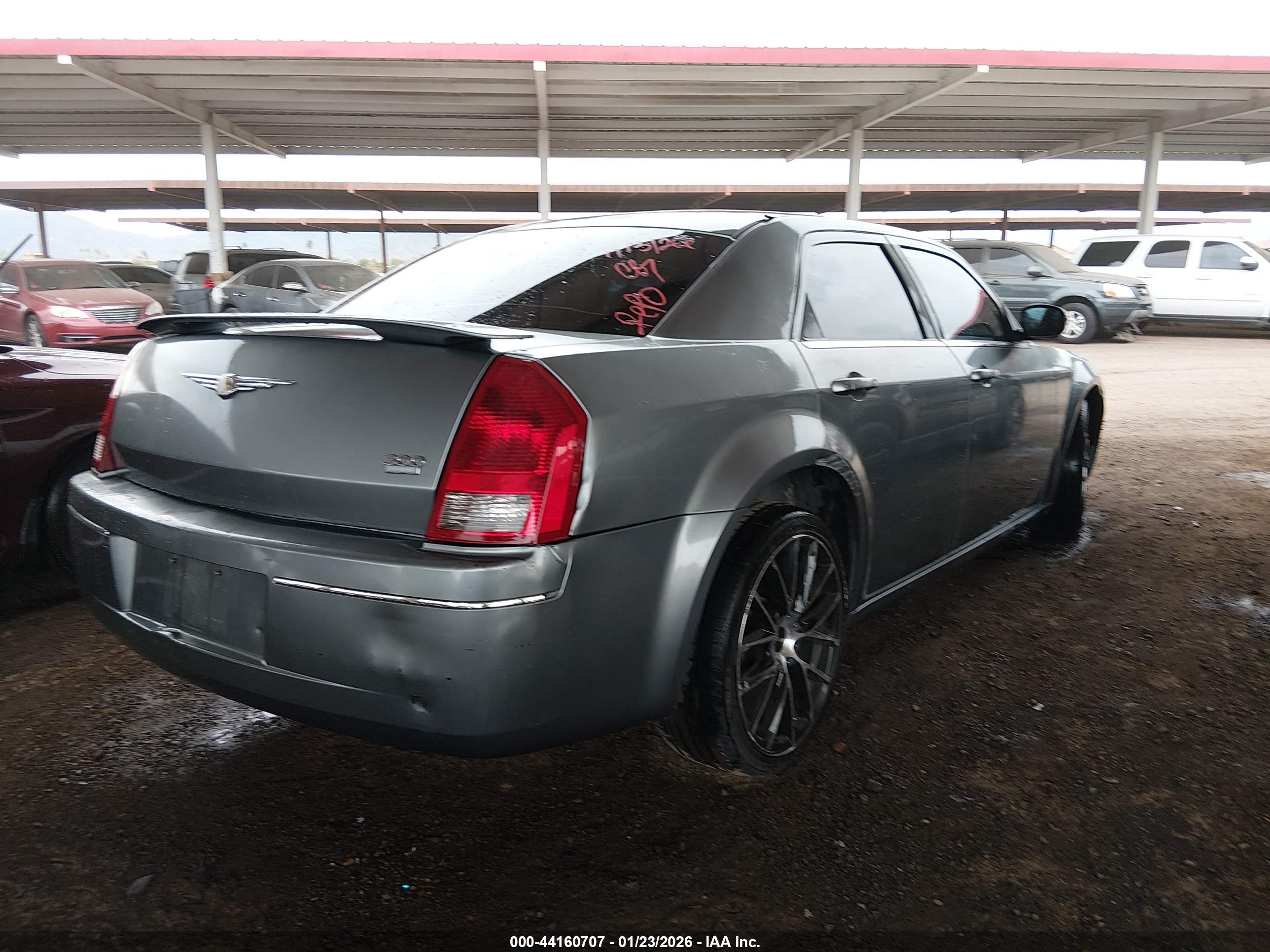 CHRYSLER 300 image 4