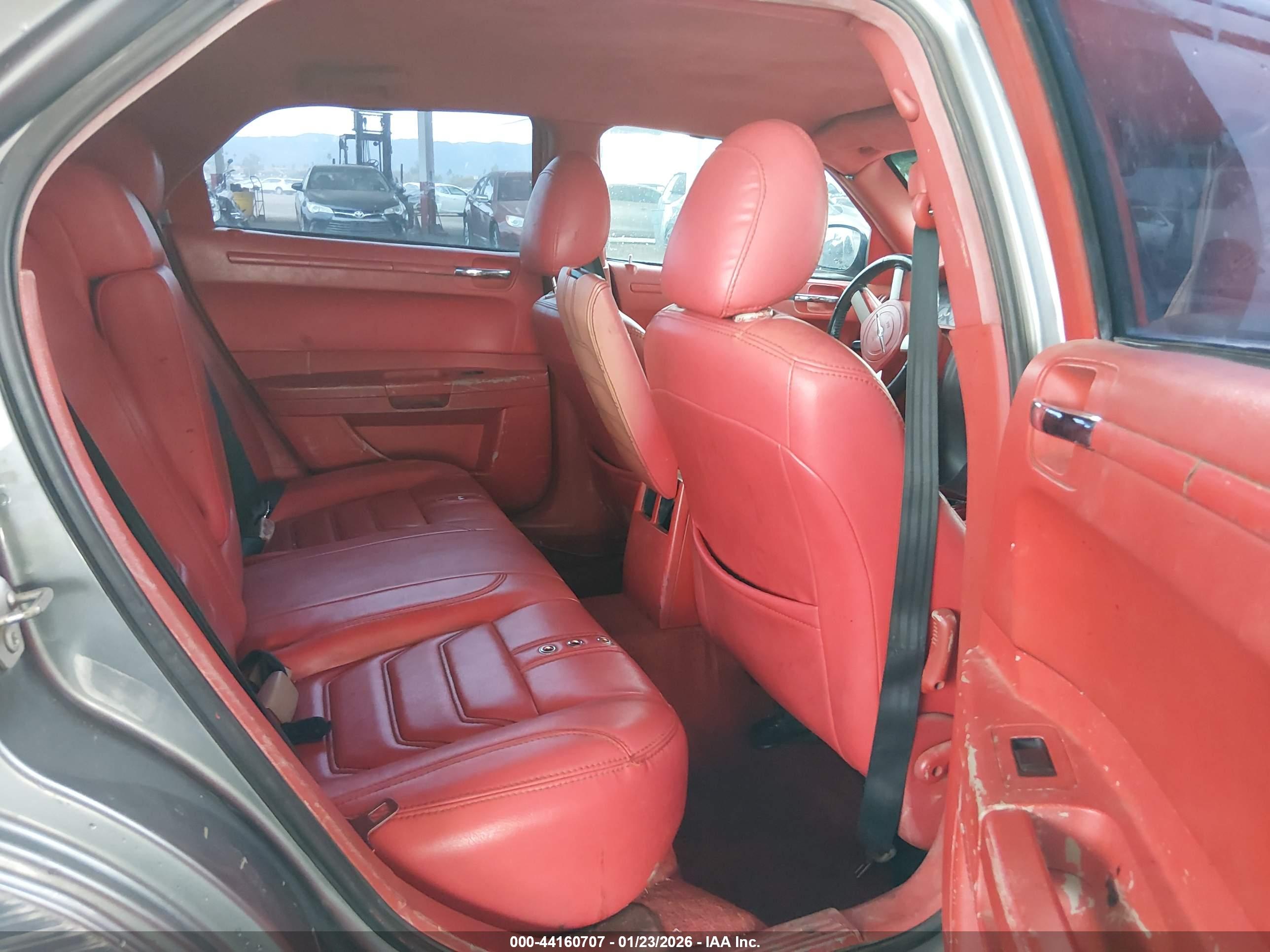 CHRYSLER 300 image 8