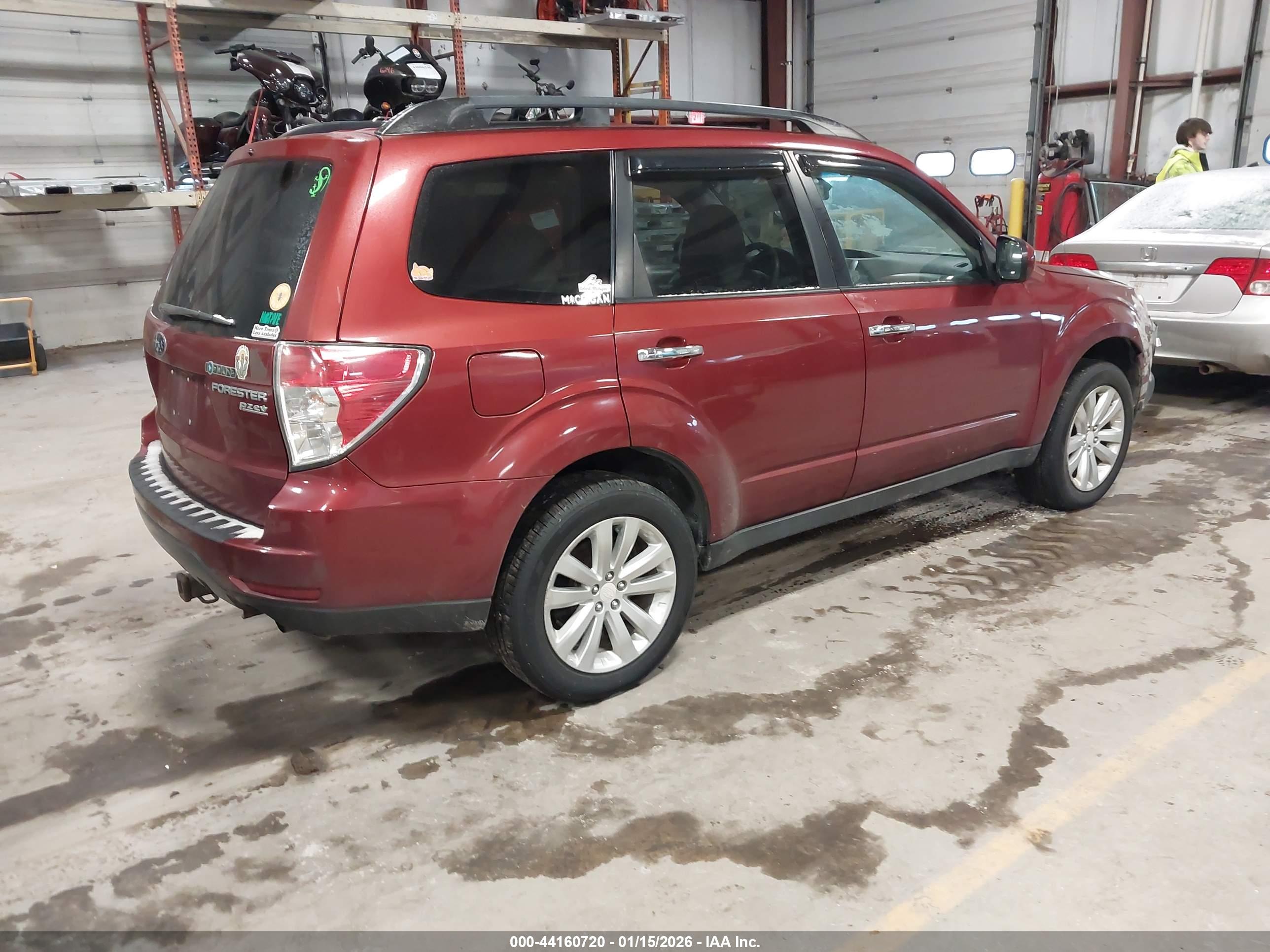 SUBARU FORESTER image 4