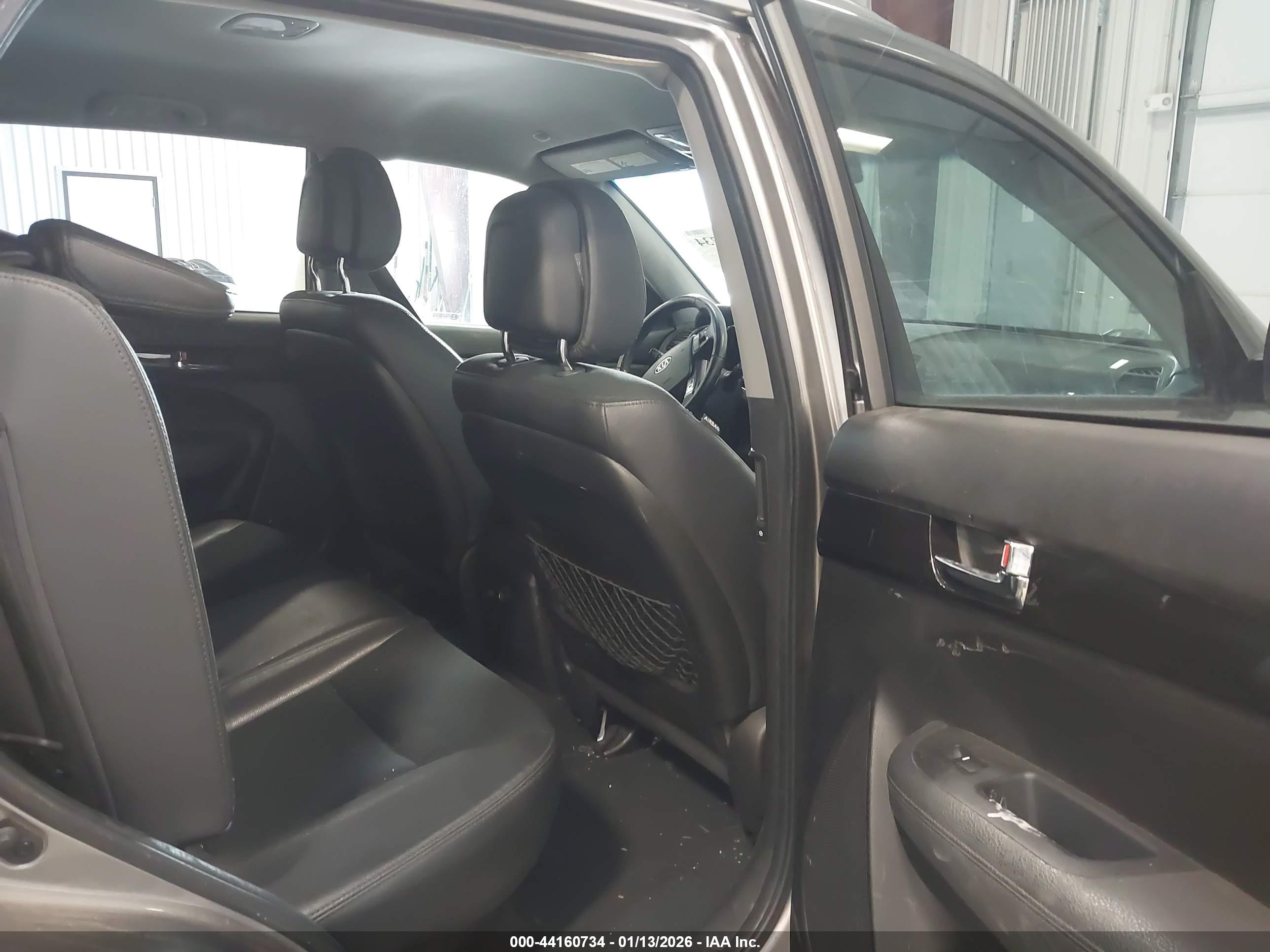 KIA SORENTO image 8