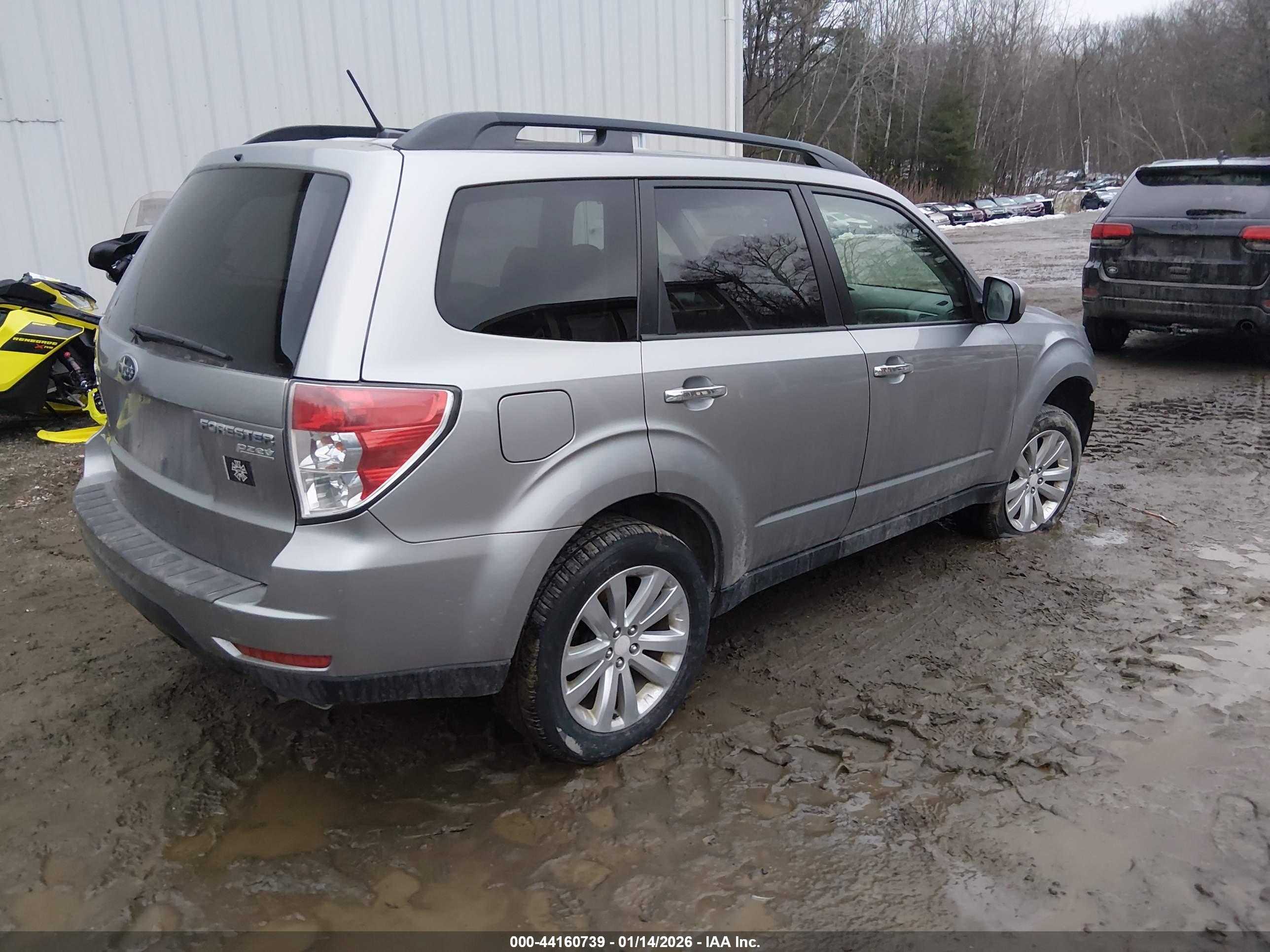 SUBARU FORESTER image 4