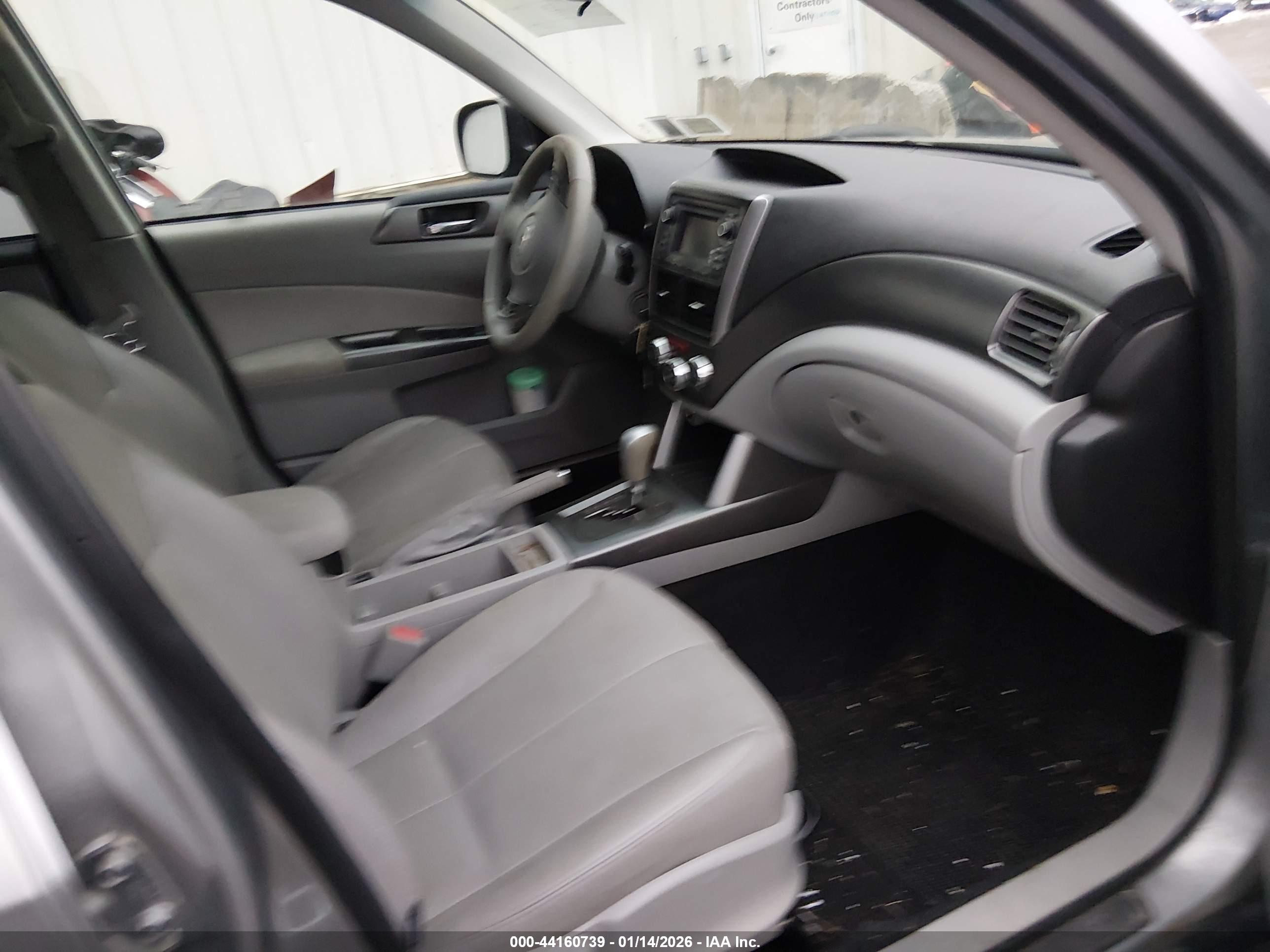 SUBARU FORESTER image 5