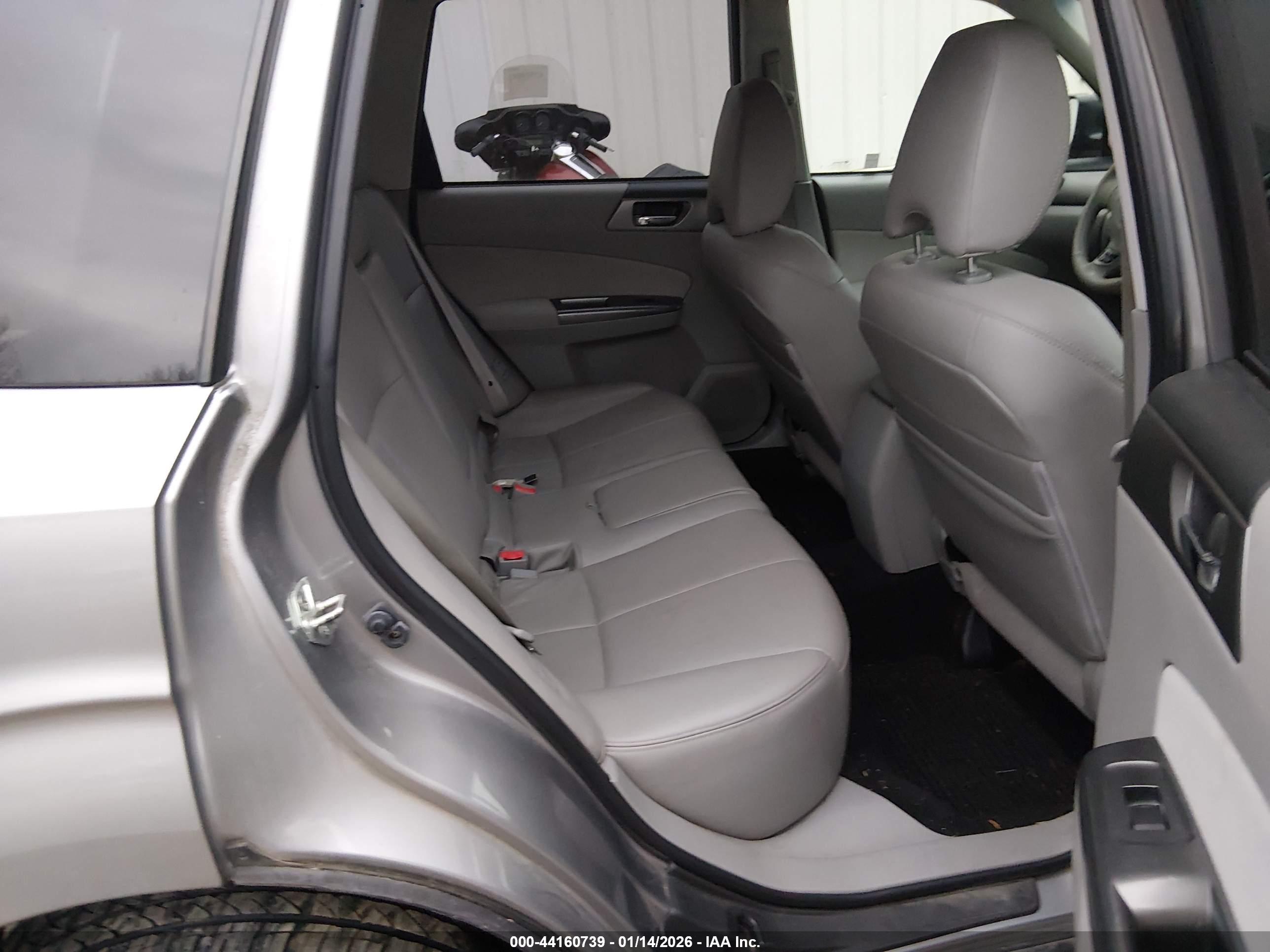 SUBARU FORESTER image 8