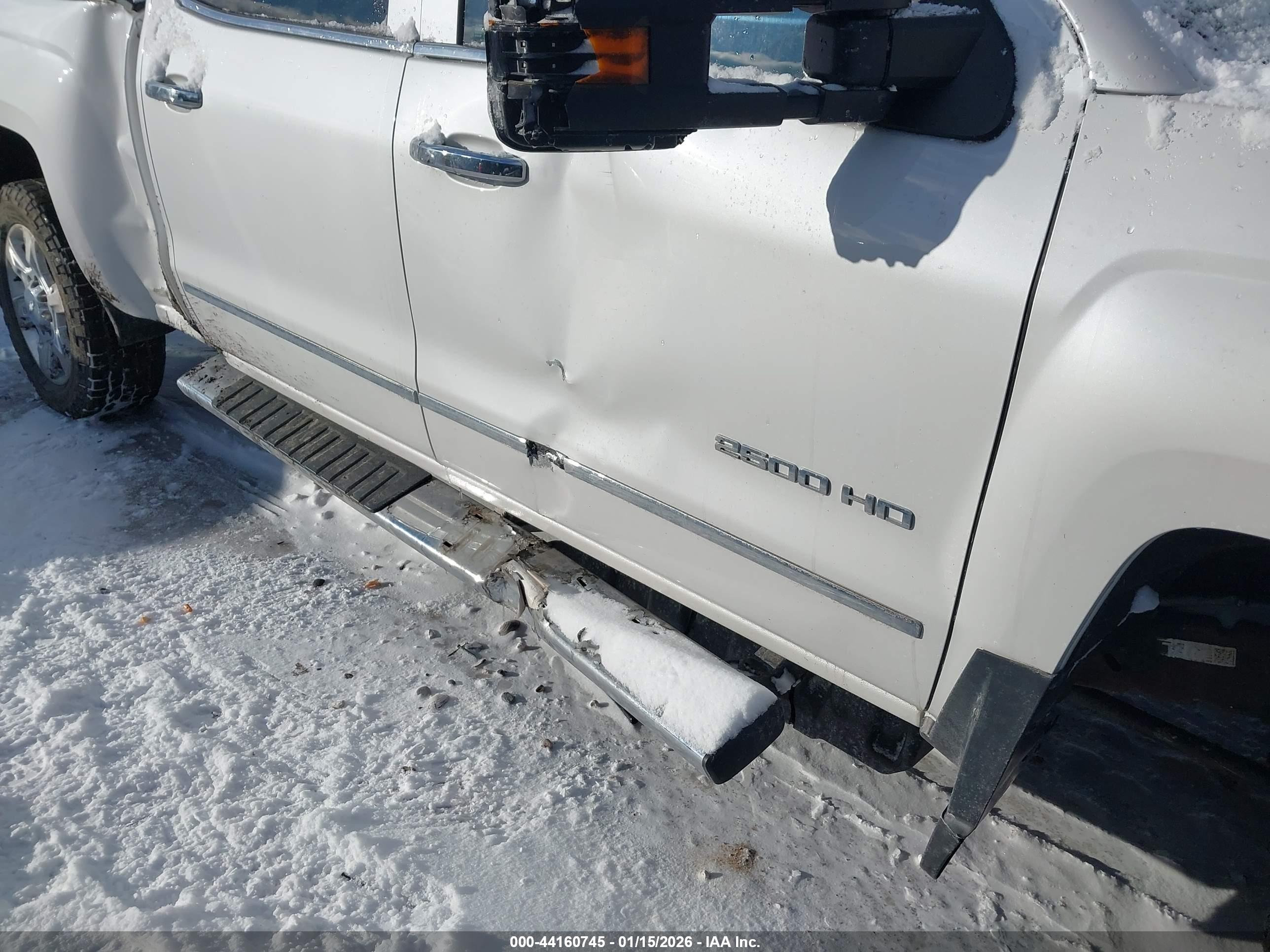 CHEVROLET SILVERADO image 6