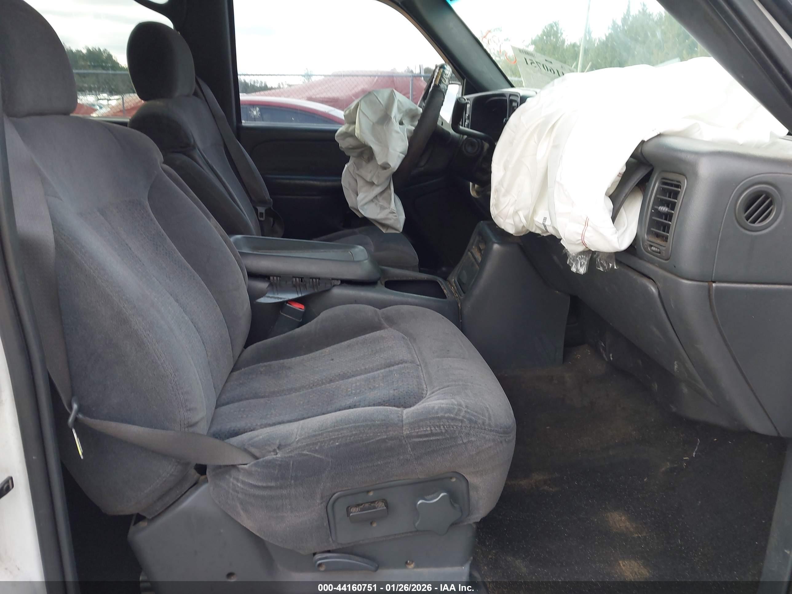 CHEVROLET SILVERADO image 5