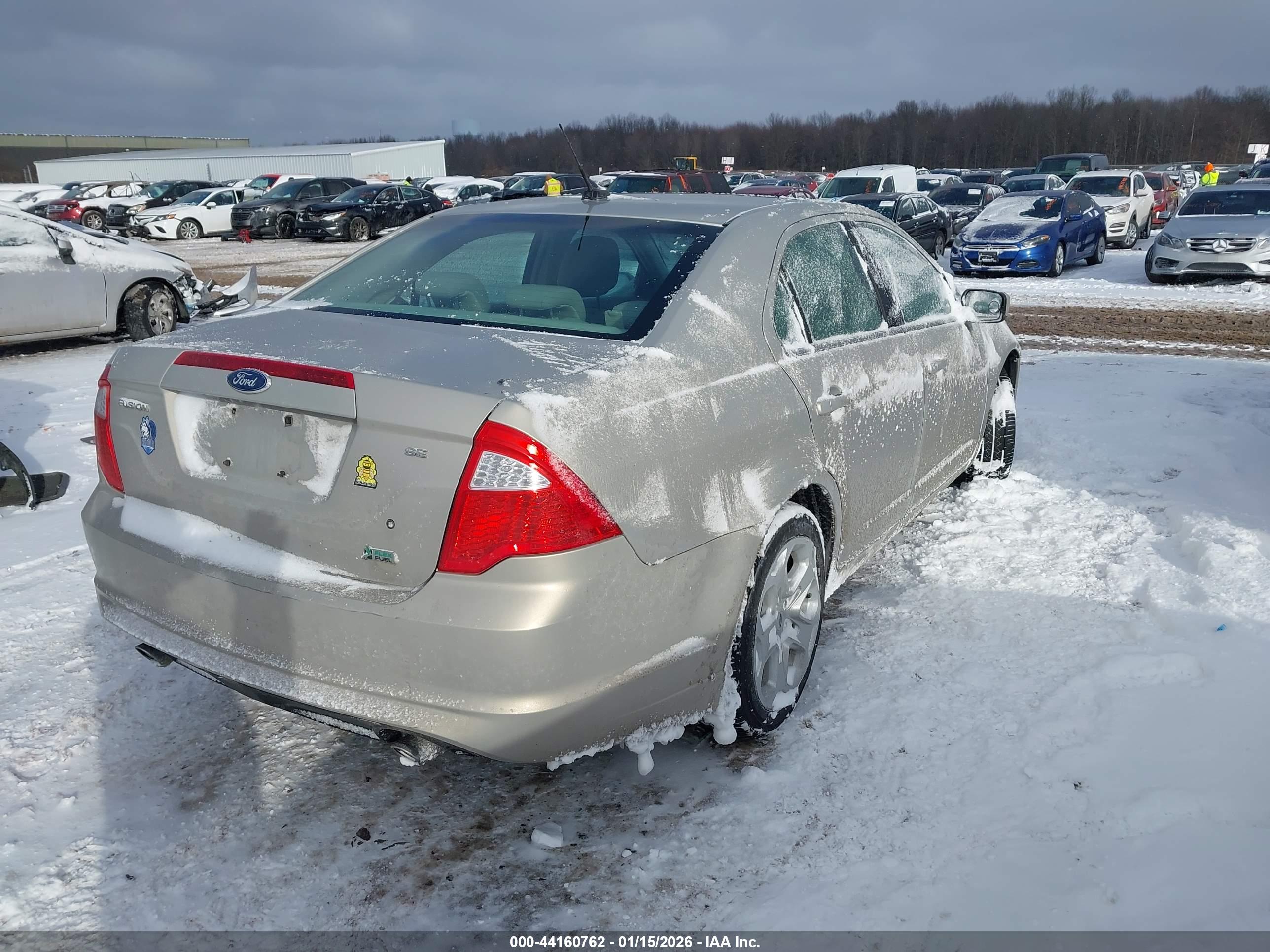 FORD FUSION image 4