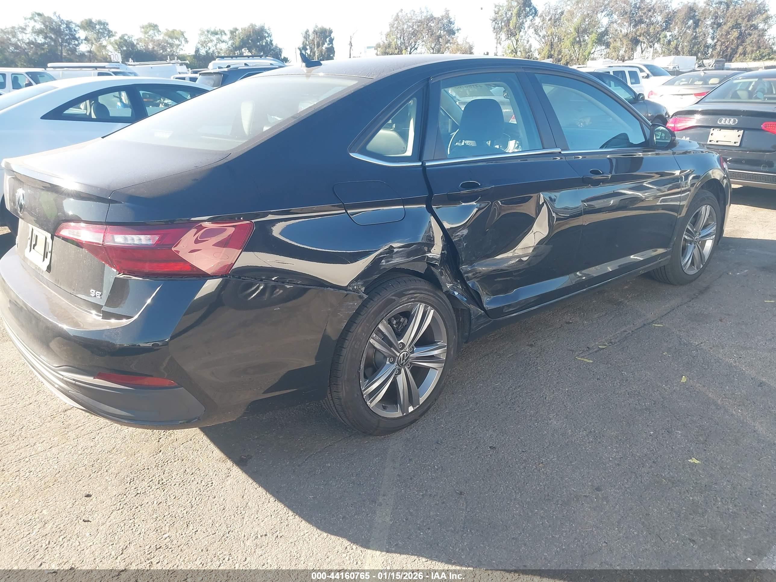 VOLKSWAGEN JETTA image 4