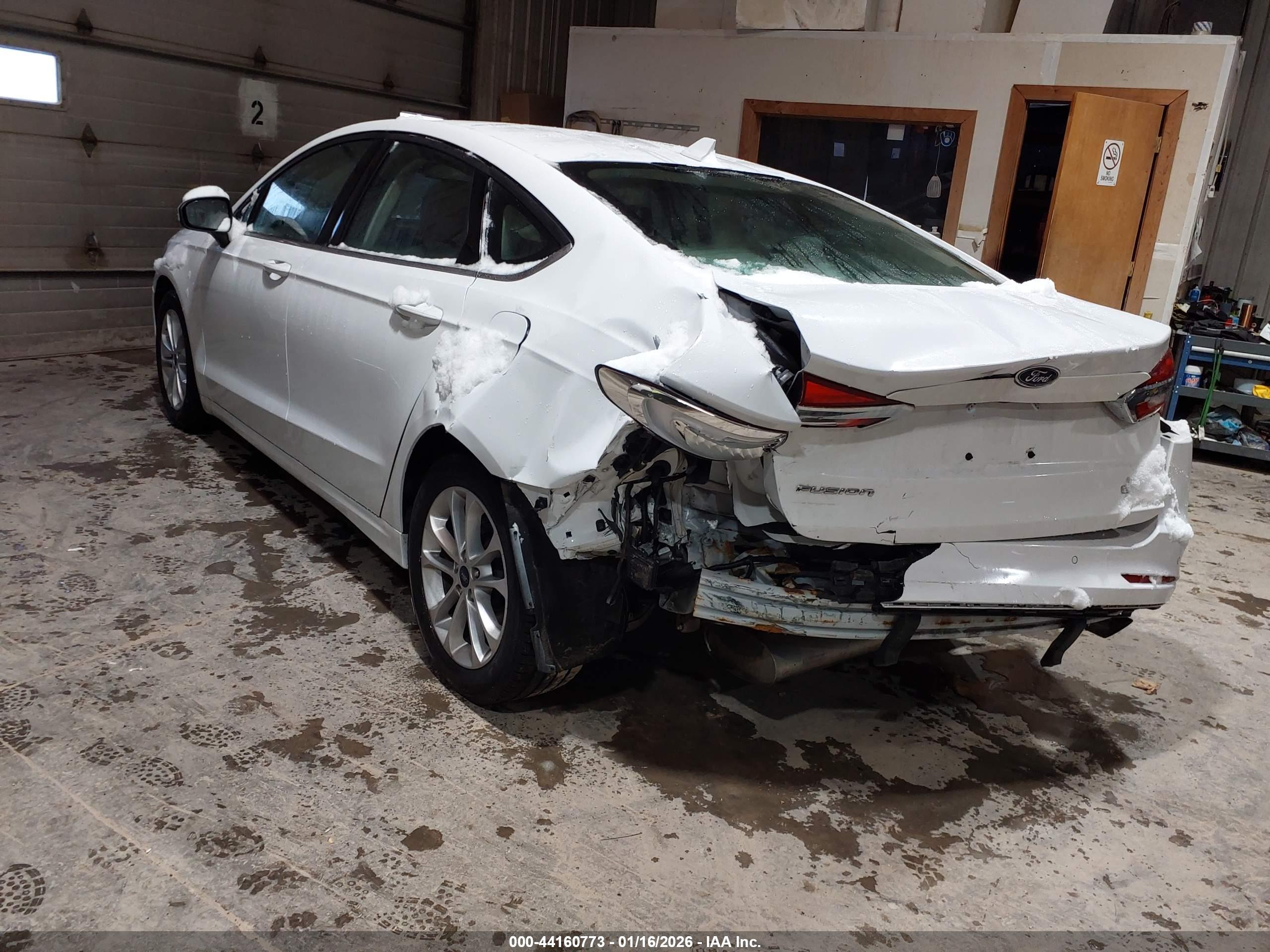 FORD FUSION image 3