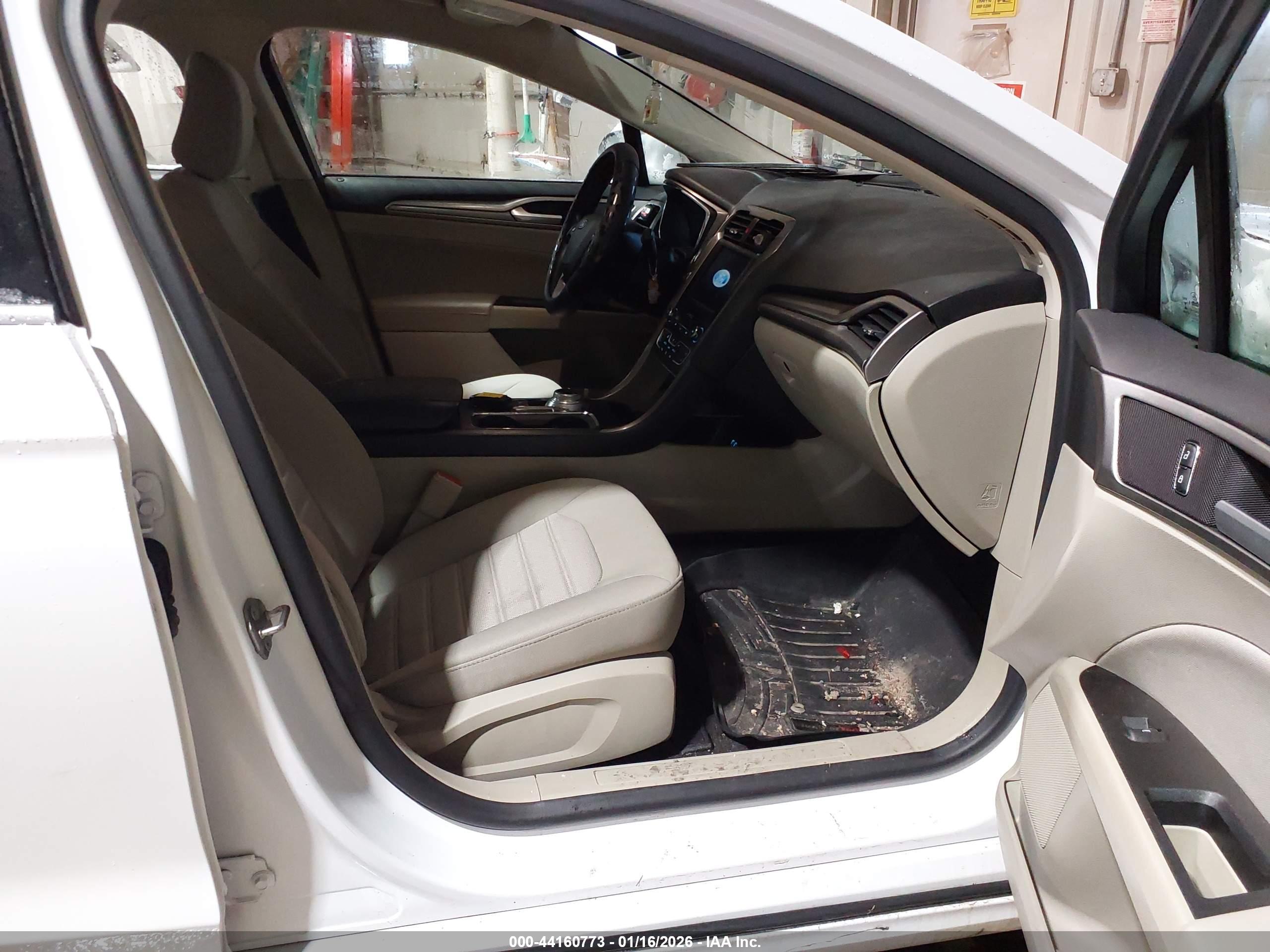 FORD FUSION image 5