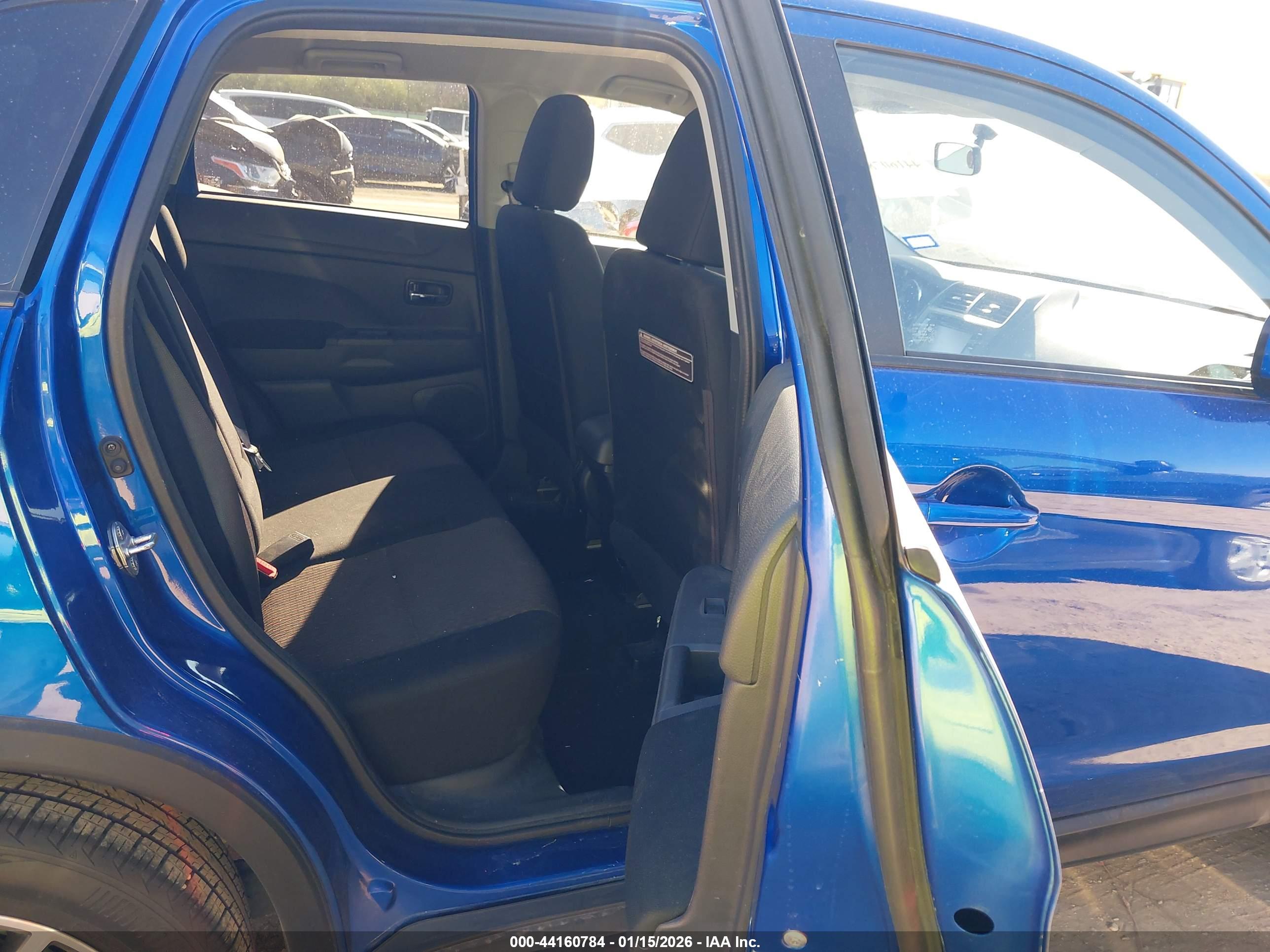 MITSUBISHI OUTLANDER image 8