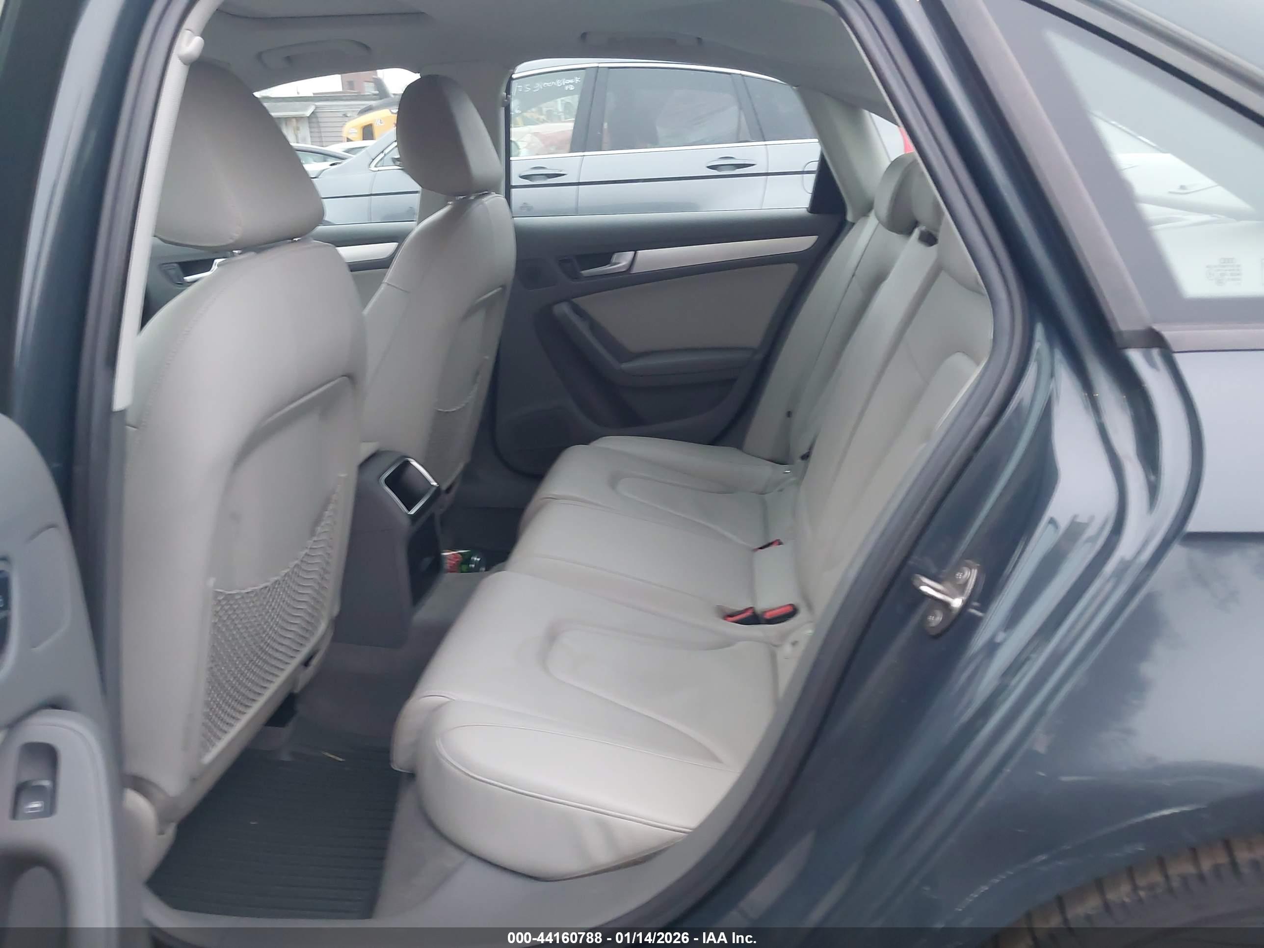 AUDI A4 image 8
