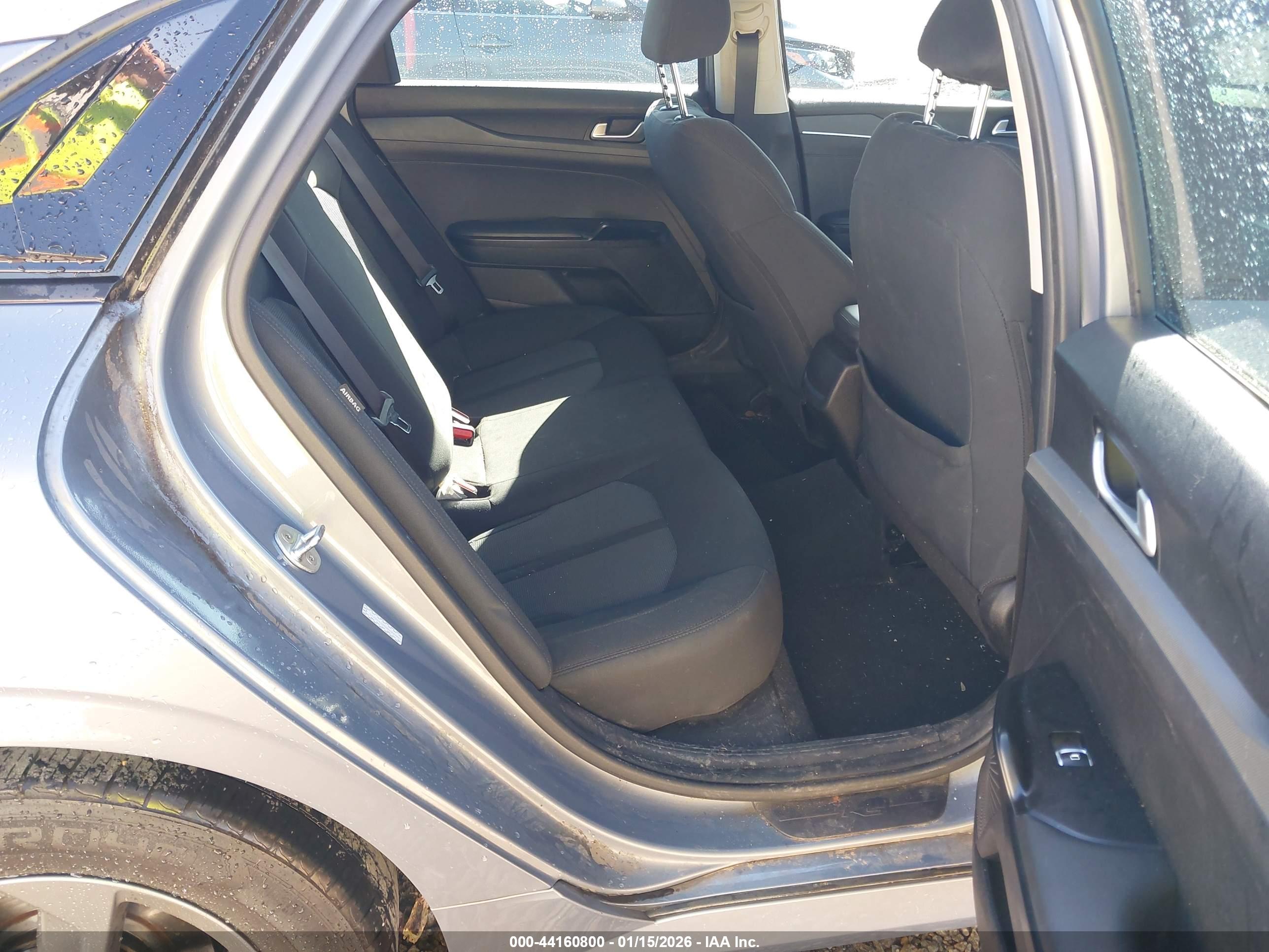 KIA K5 image 8
