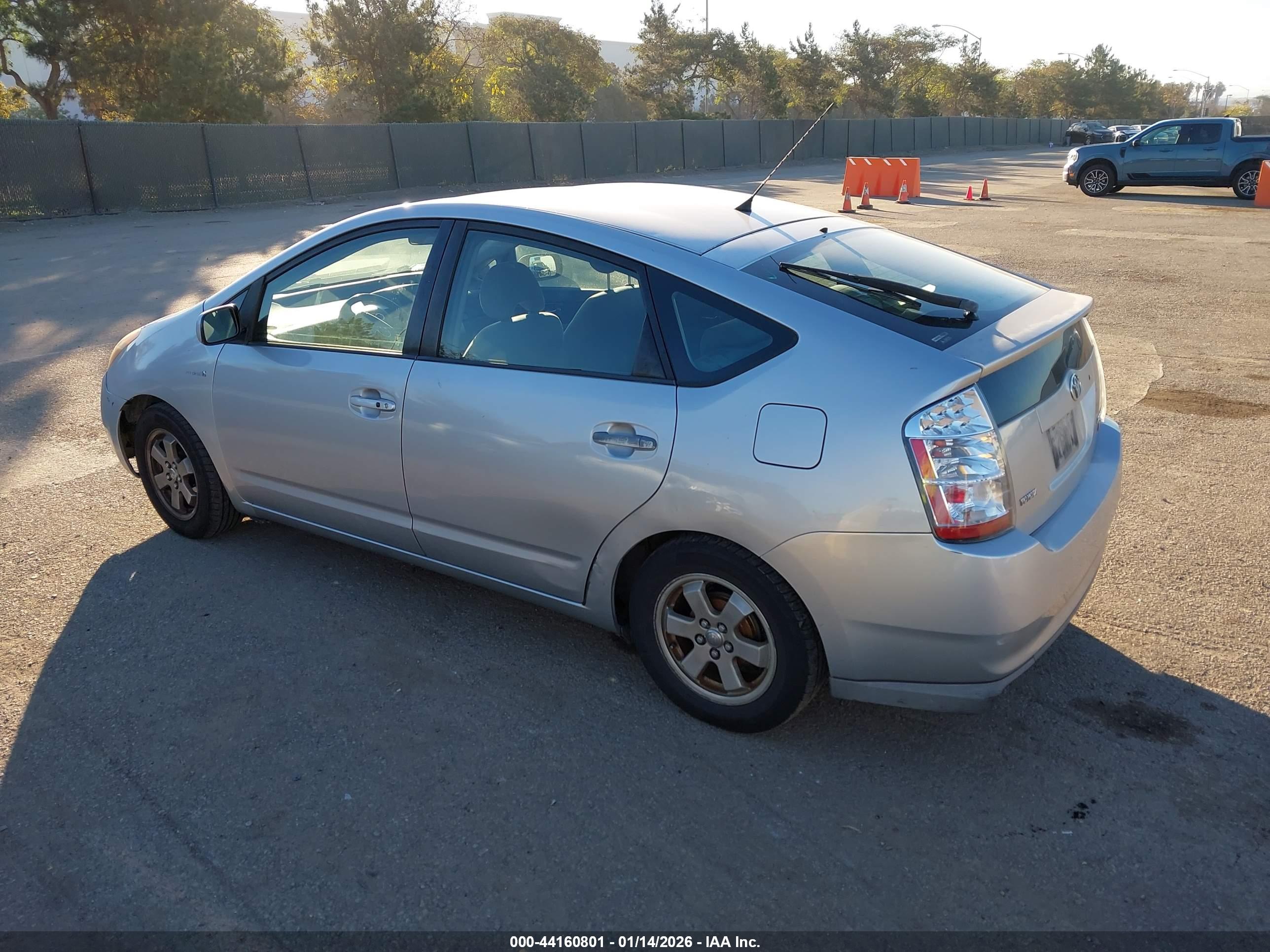 TOYOTA PRIUS image 3