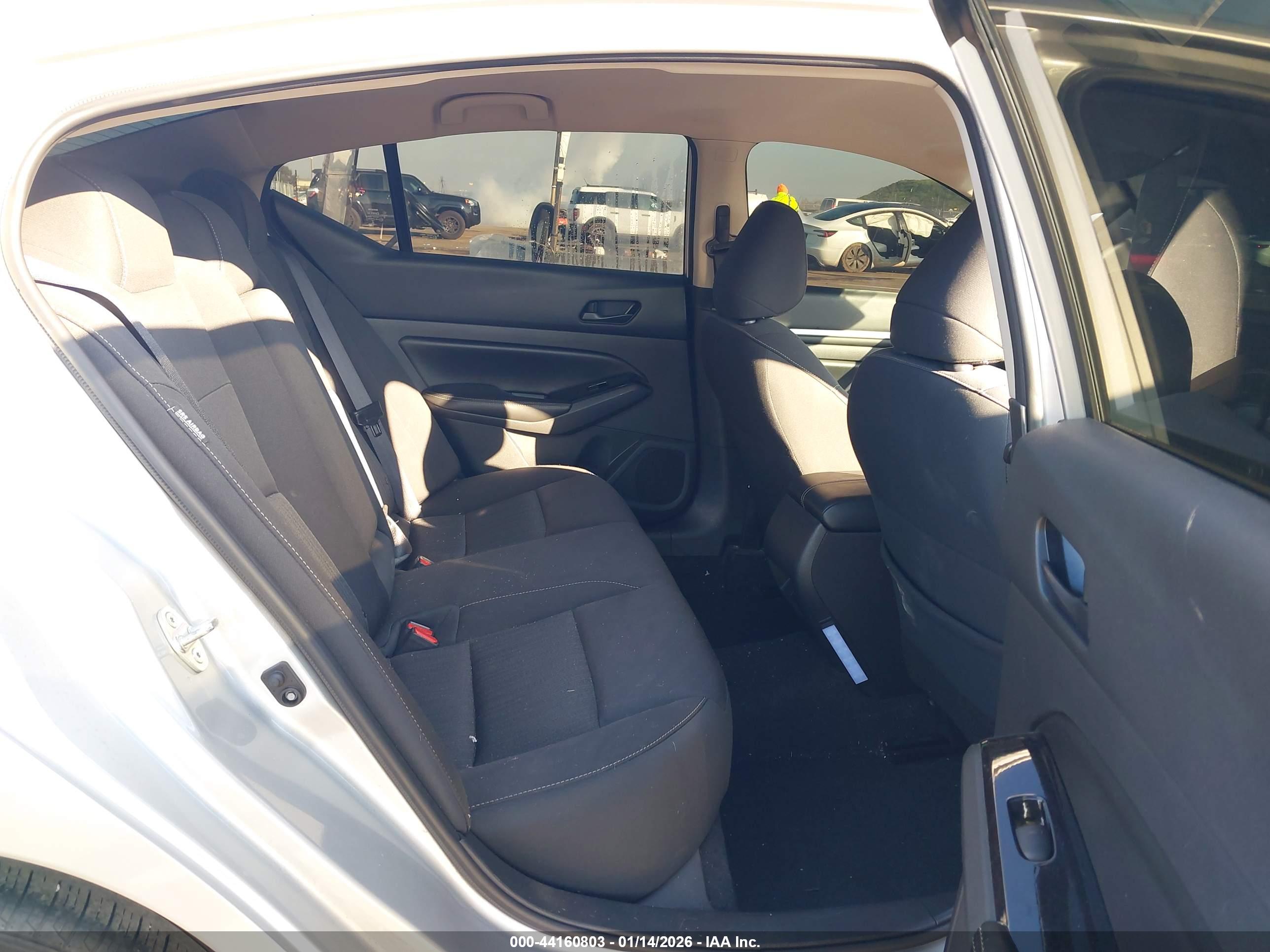 NISSAN ALTIMA image 8