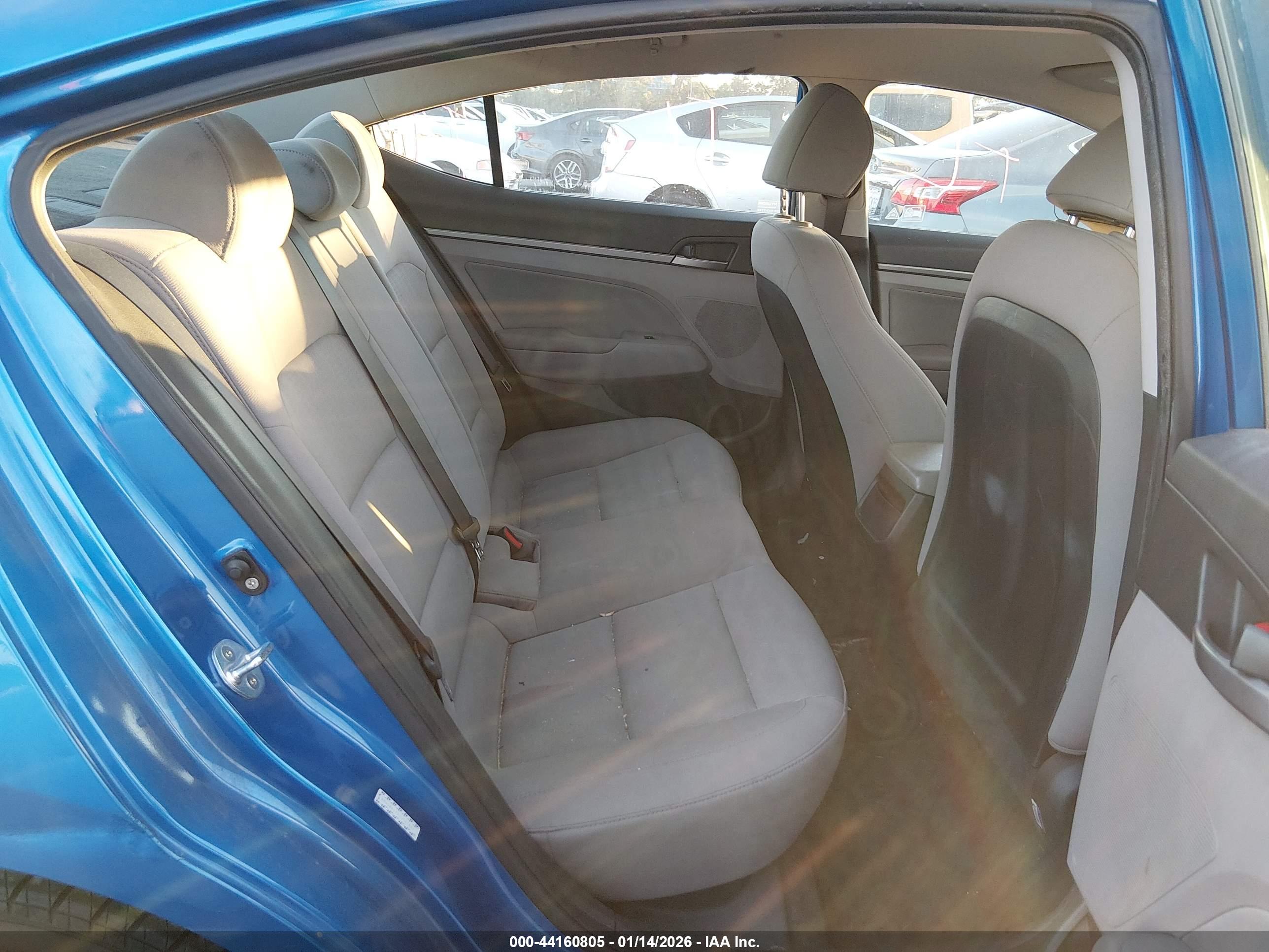 HYUNDAI ELANTRA image 8