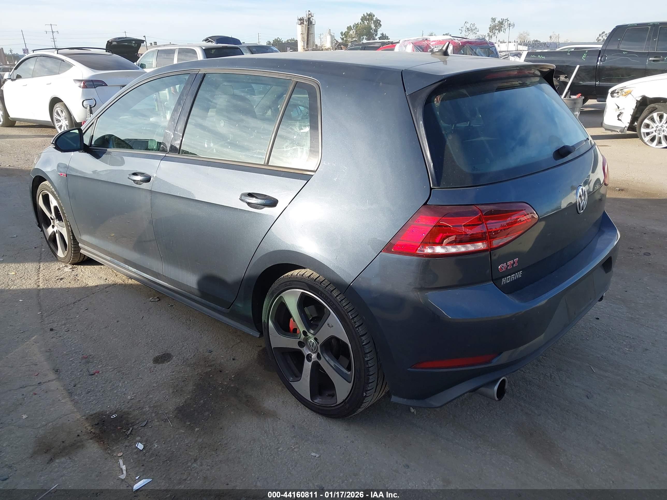 VOLKSWAGEN GOLF image 3
