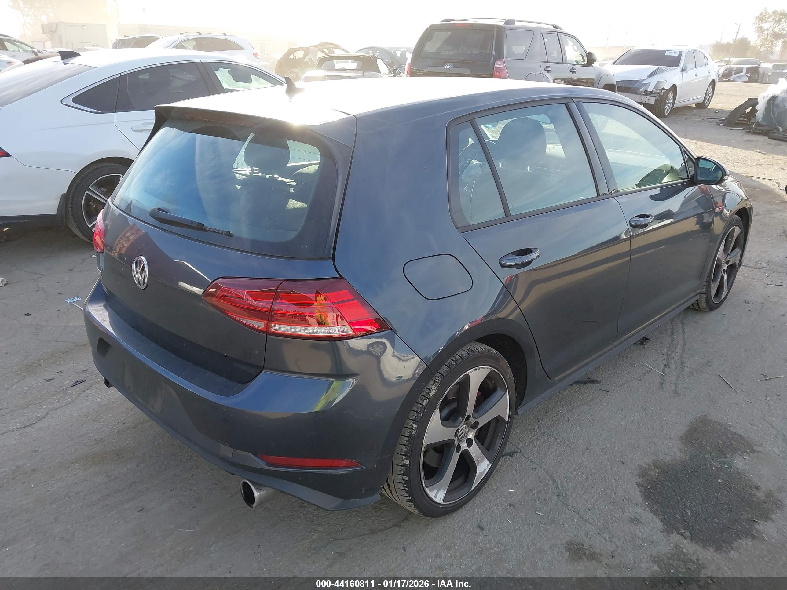 VOLKSWAGEN GOLF image 4