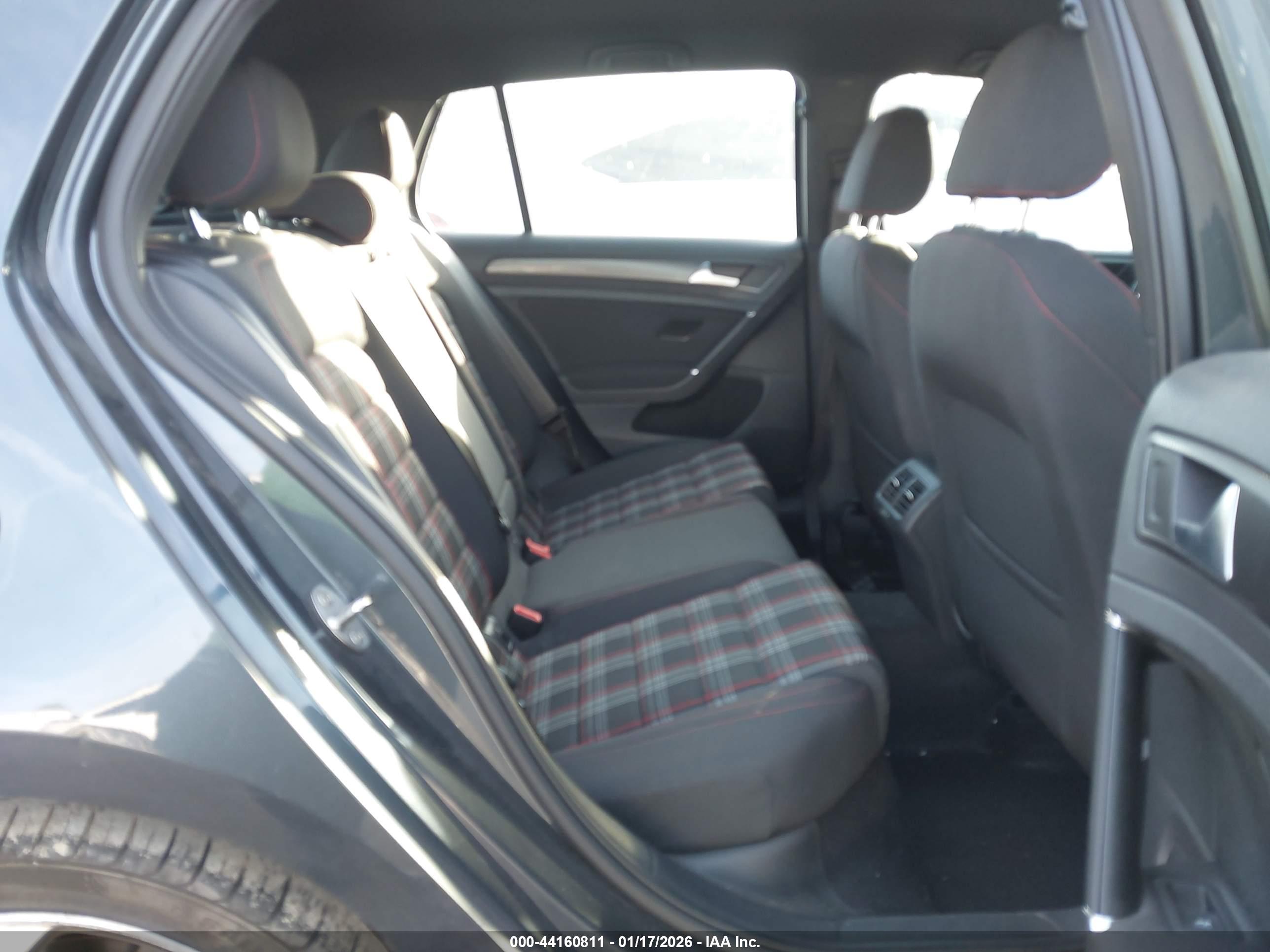 VOLKSWAGEN GOLF image 8