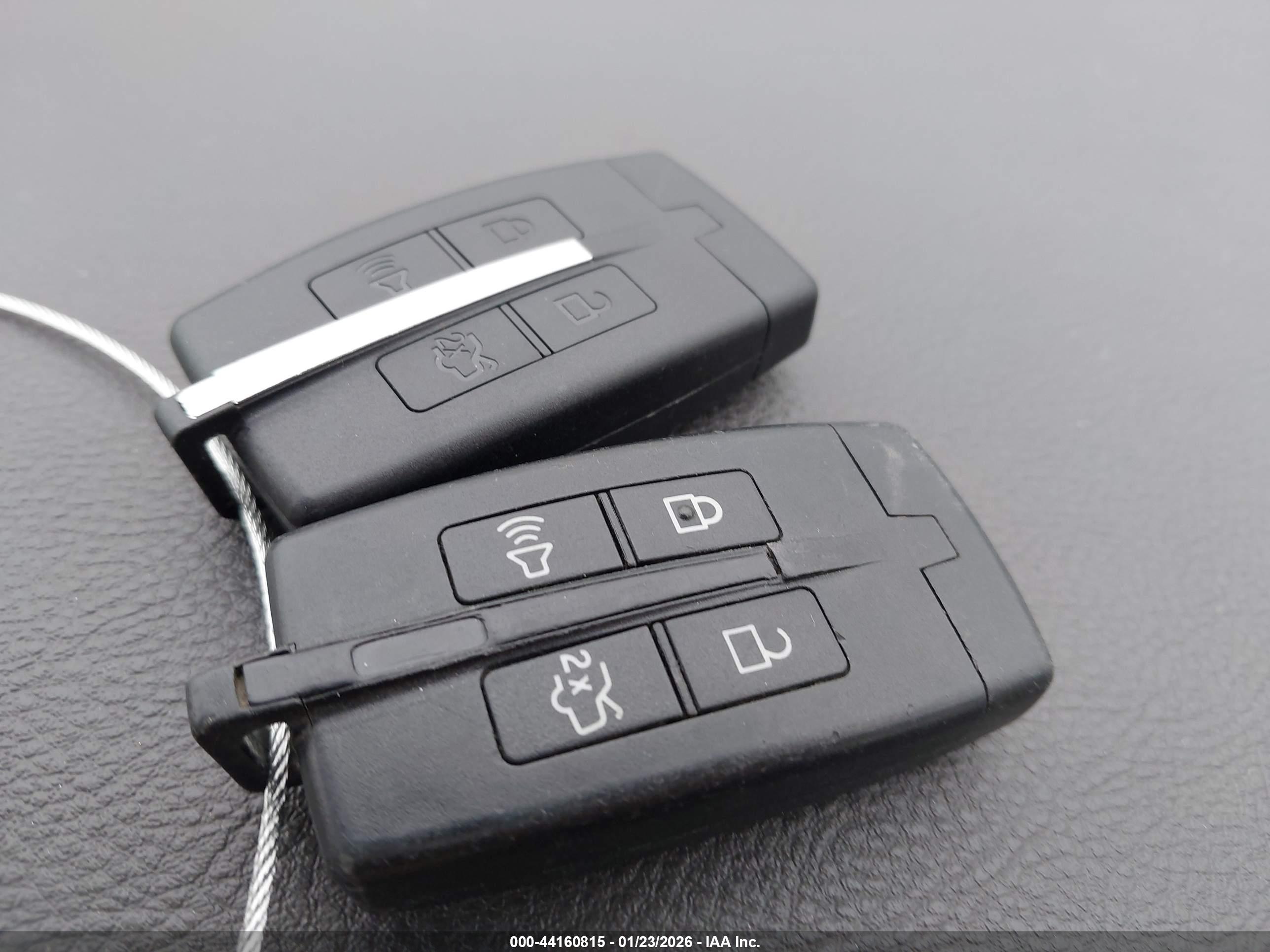 LINCOLN MKS image 11